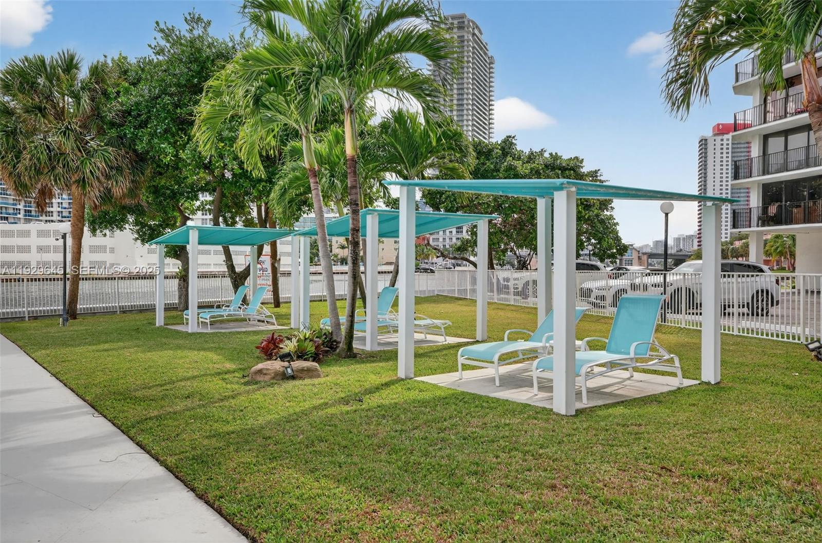 200 LESLIE CONDO - Residential