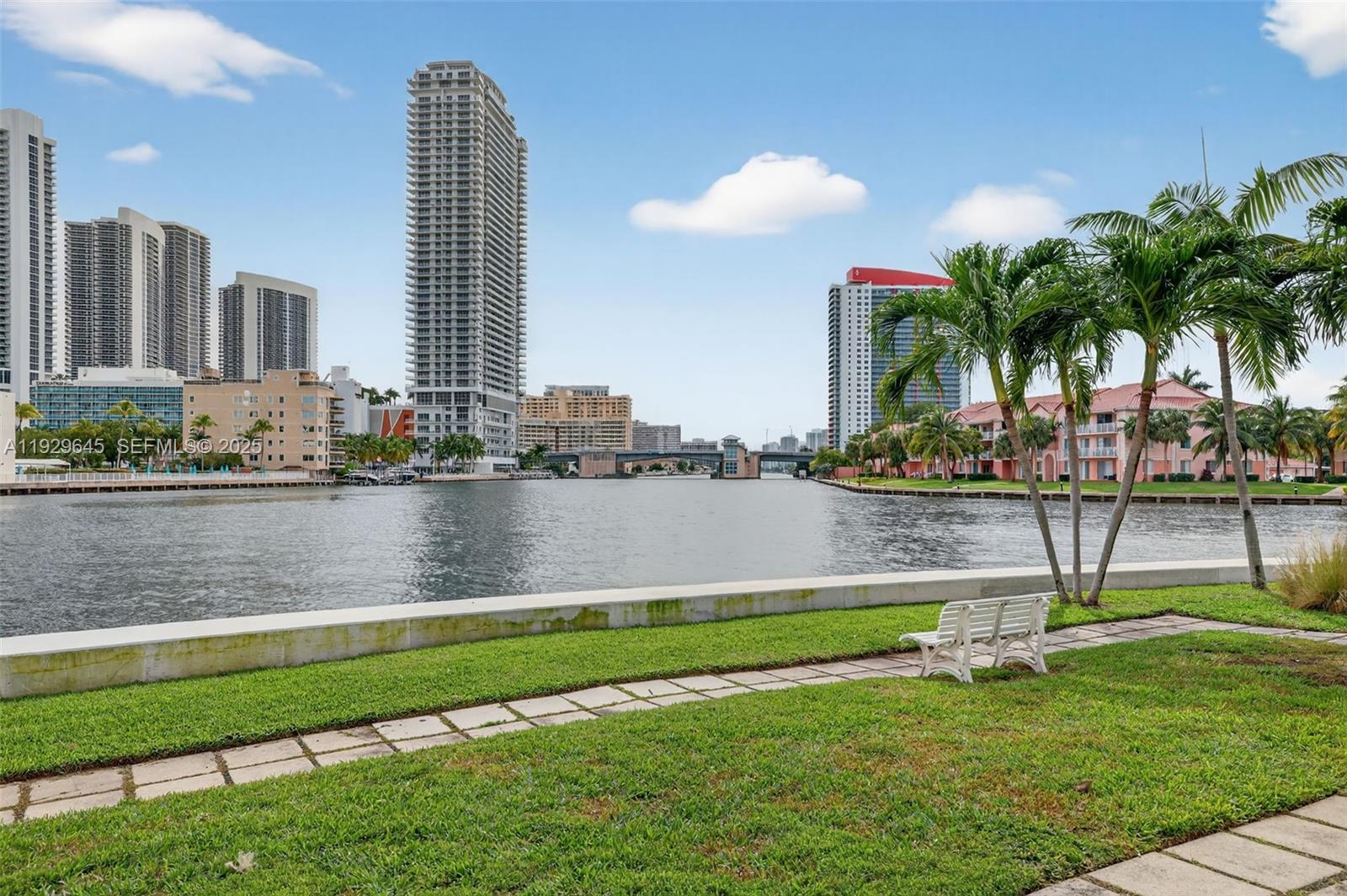 200 LESLIE CONDO - Residential