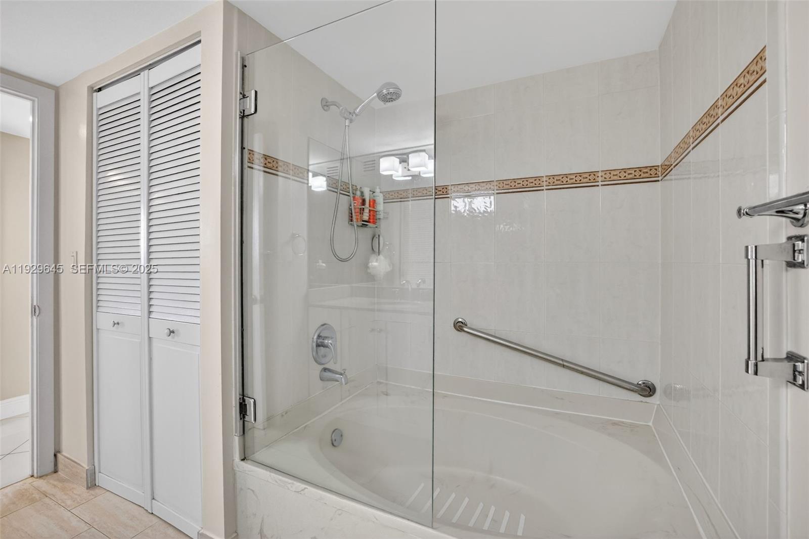 200 LESLIE CONDO - Residential