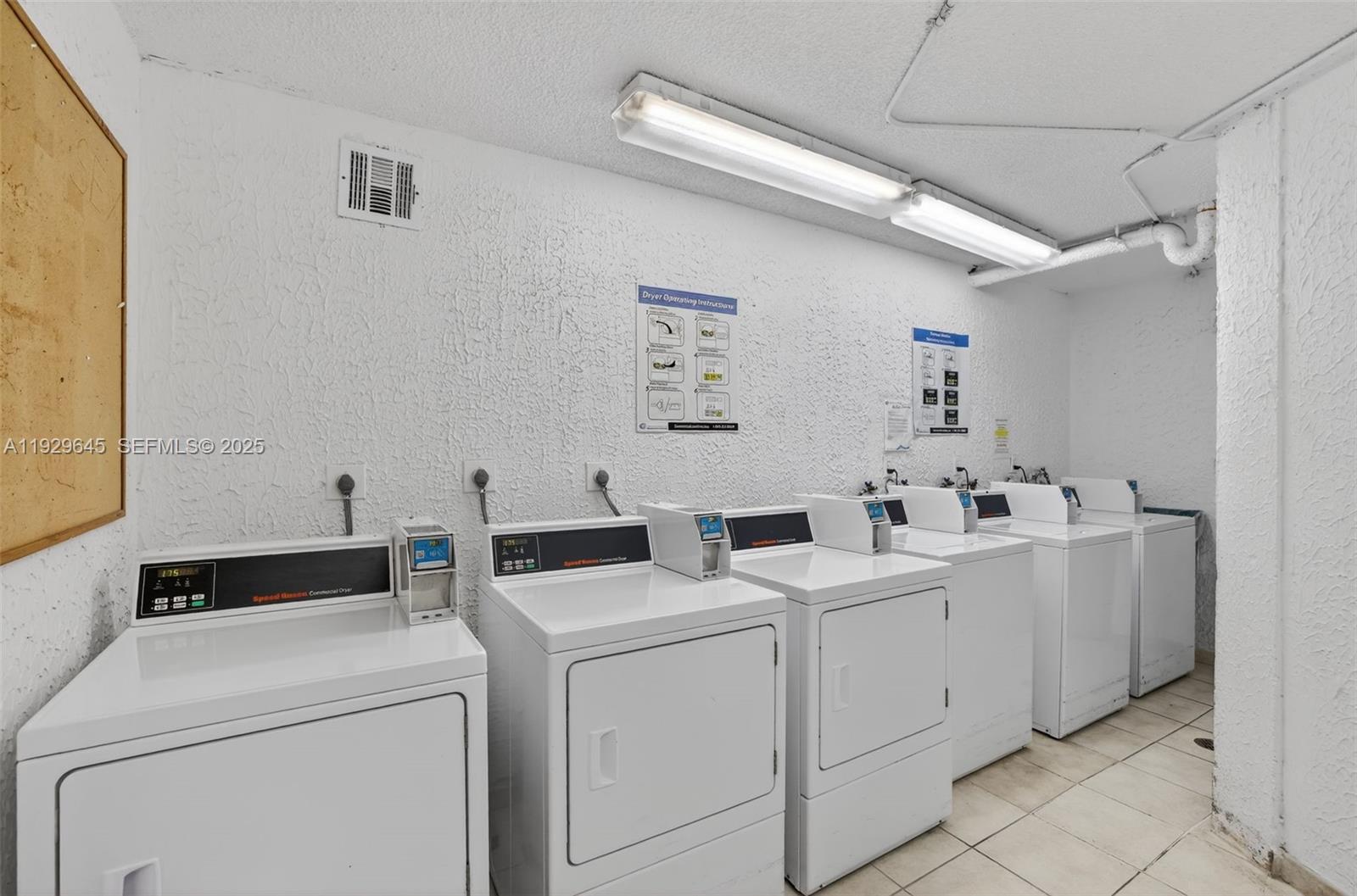 200 LESLIE CONDO - Residential