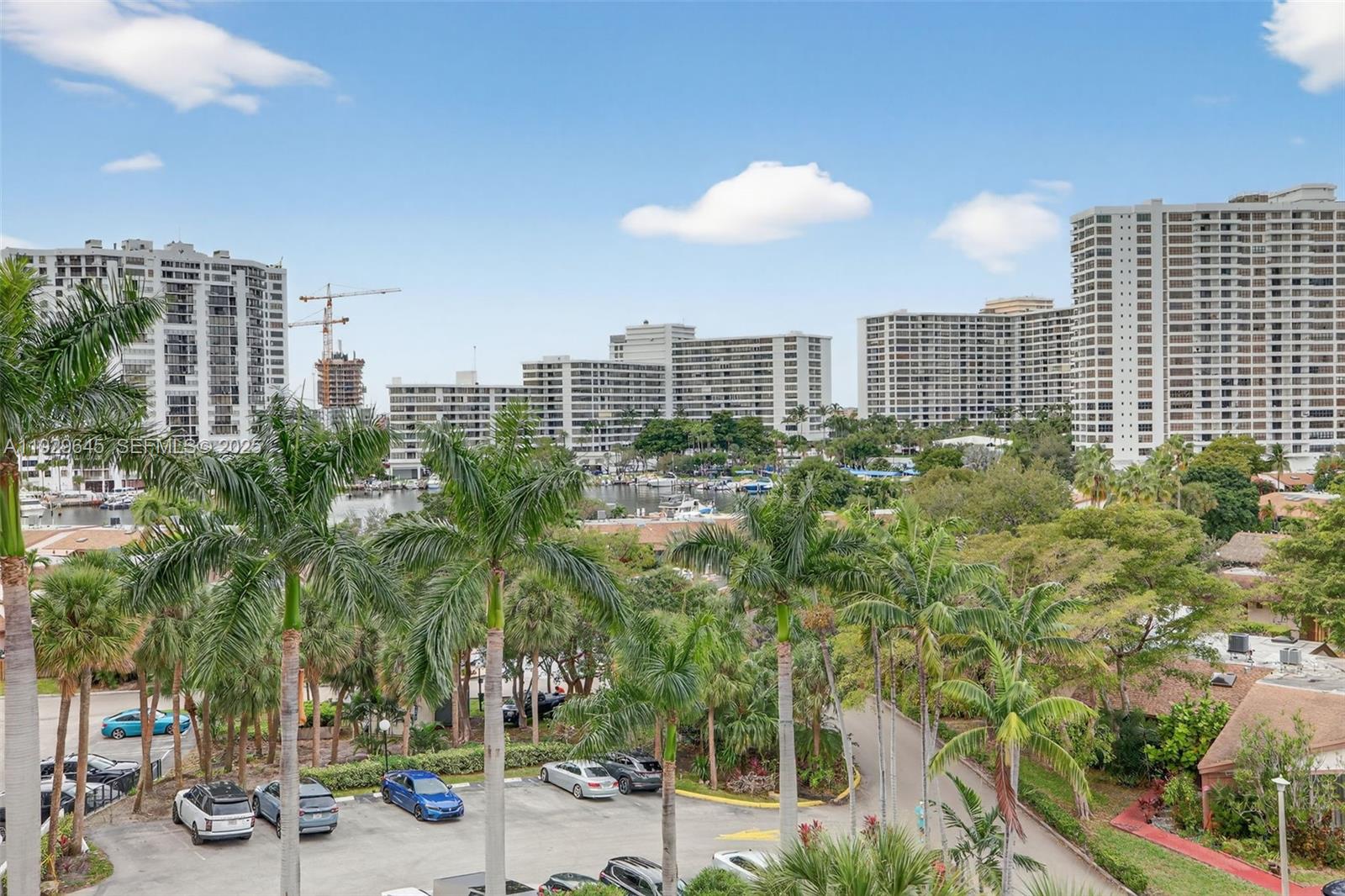 200 LESLIE CONDO - Residential