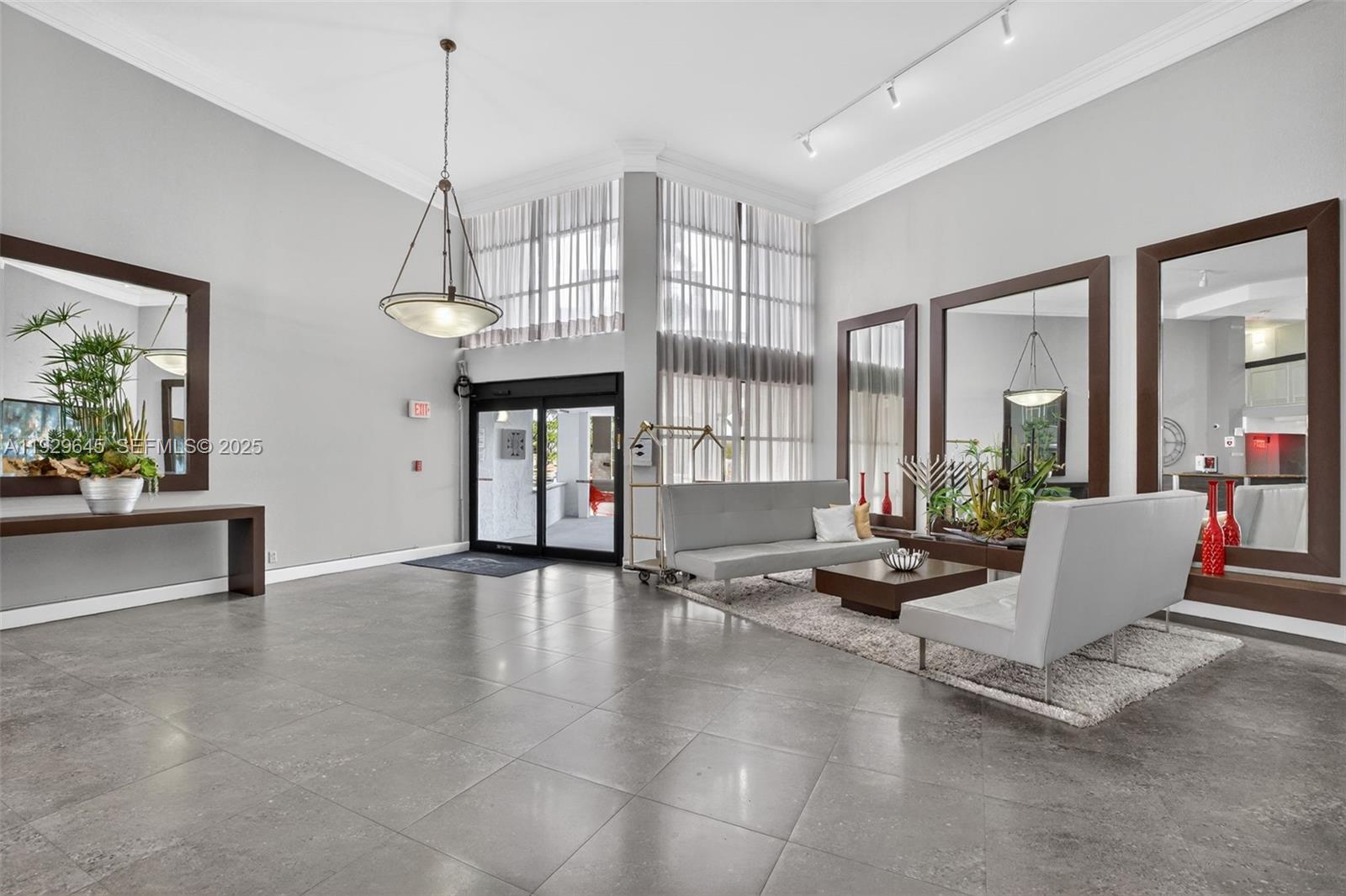 200 LESLIE CONDO - Residential