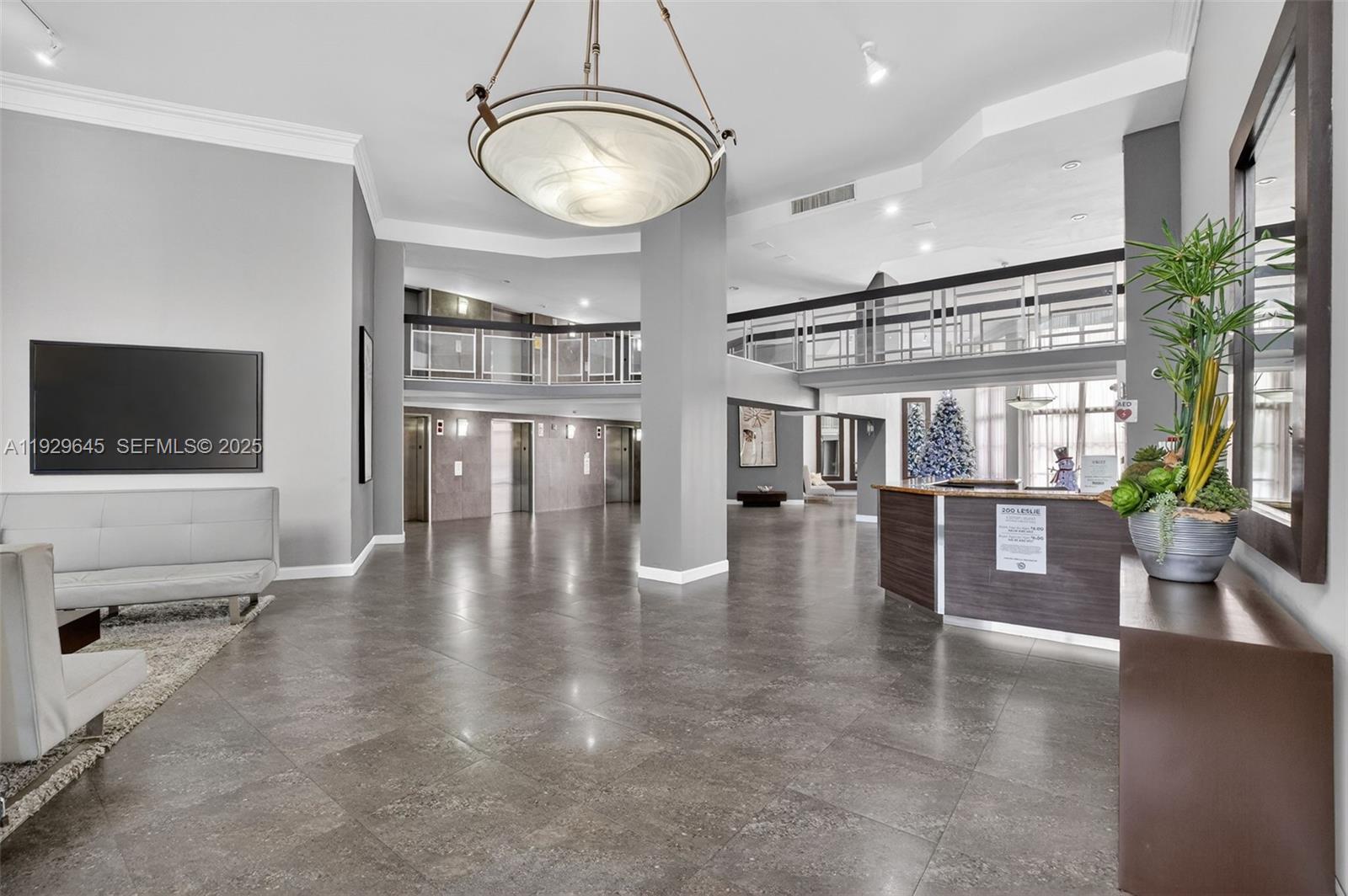 200 LESLIE CONDO - Residential