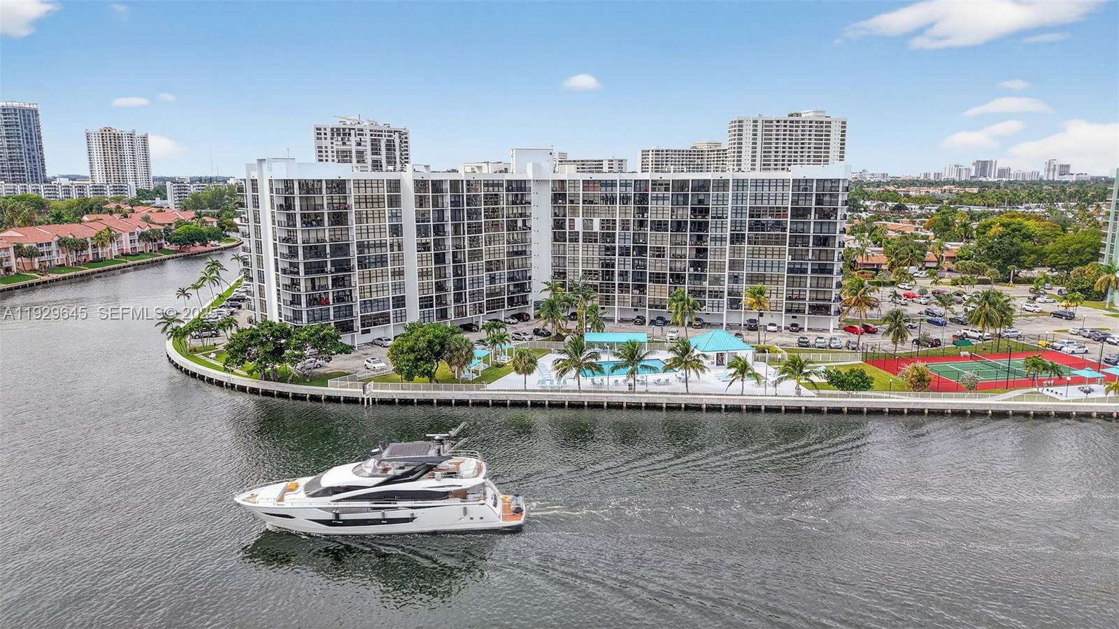 200 LESLIE CONDO - Residential