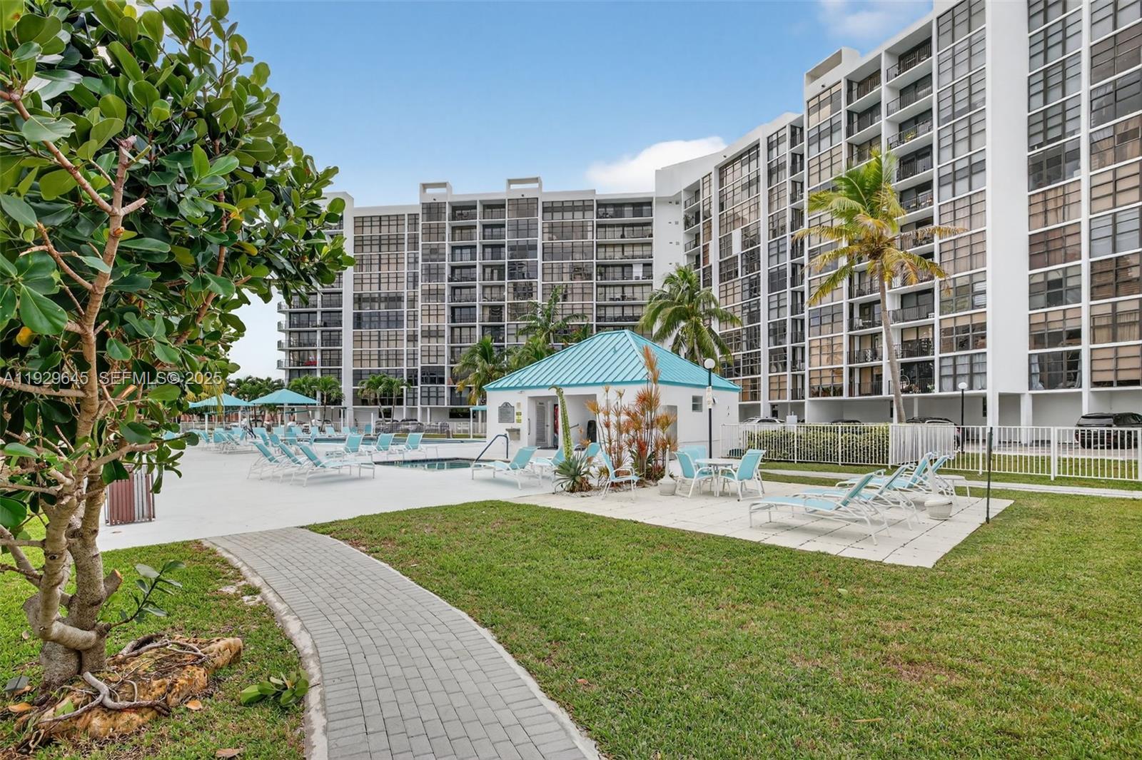 200 LESLIE CONDO - Residential