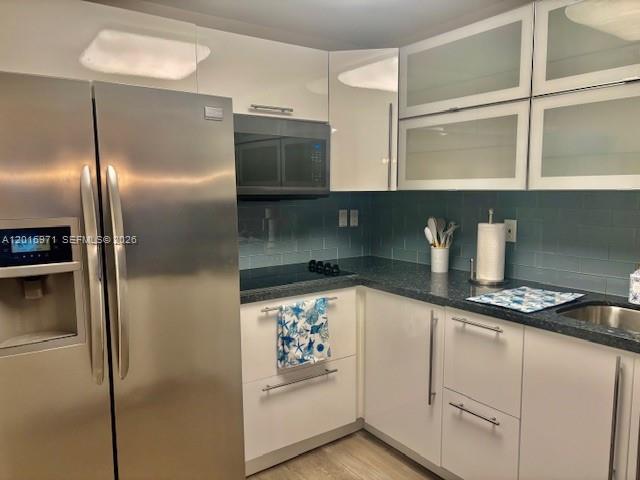 RONEY PALACE CONDO - Residential Lease