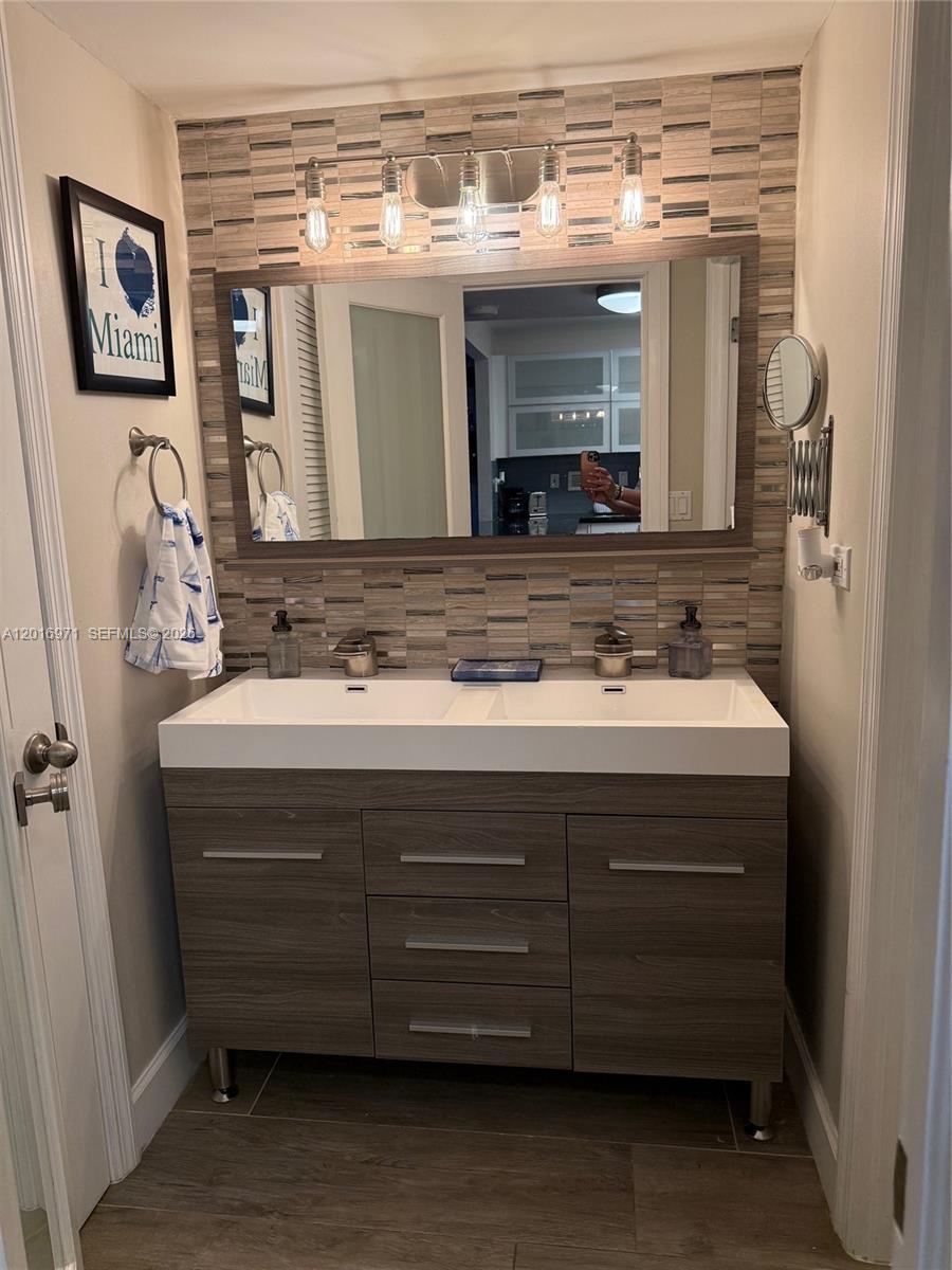 RONEY PALACE CONDO - Residential Lease