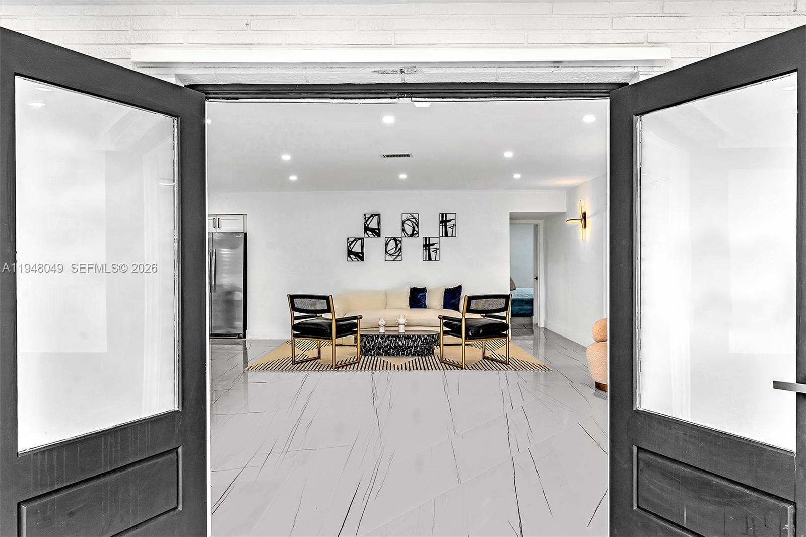 HOLLYWOOD HILLS - Residential