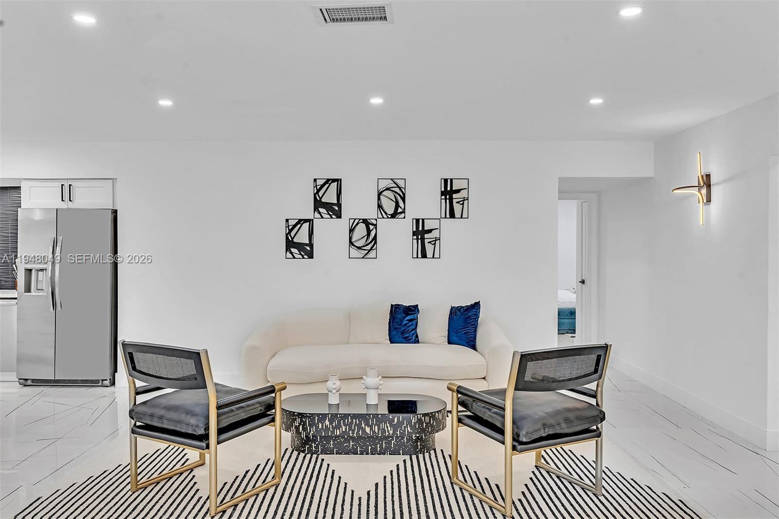 HOLLYWOOD HILLS - Residential