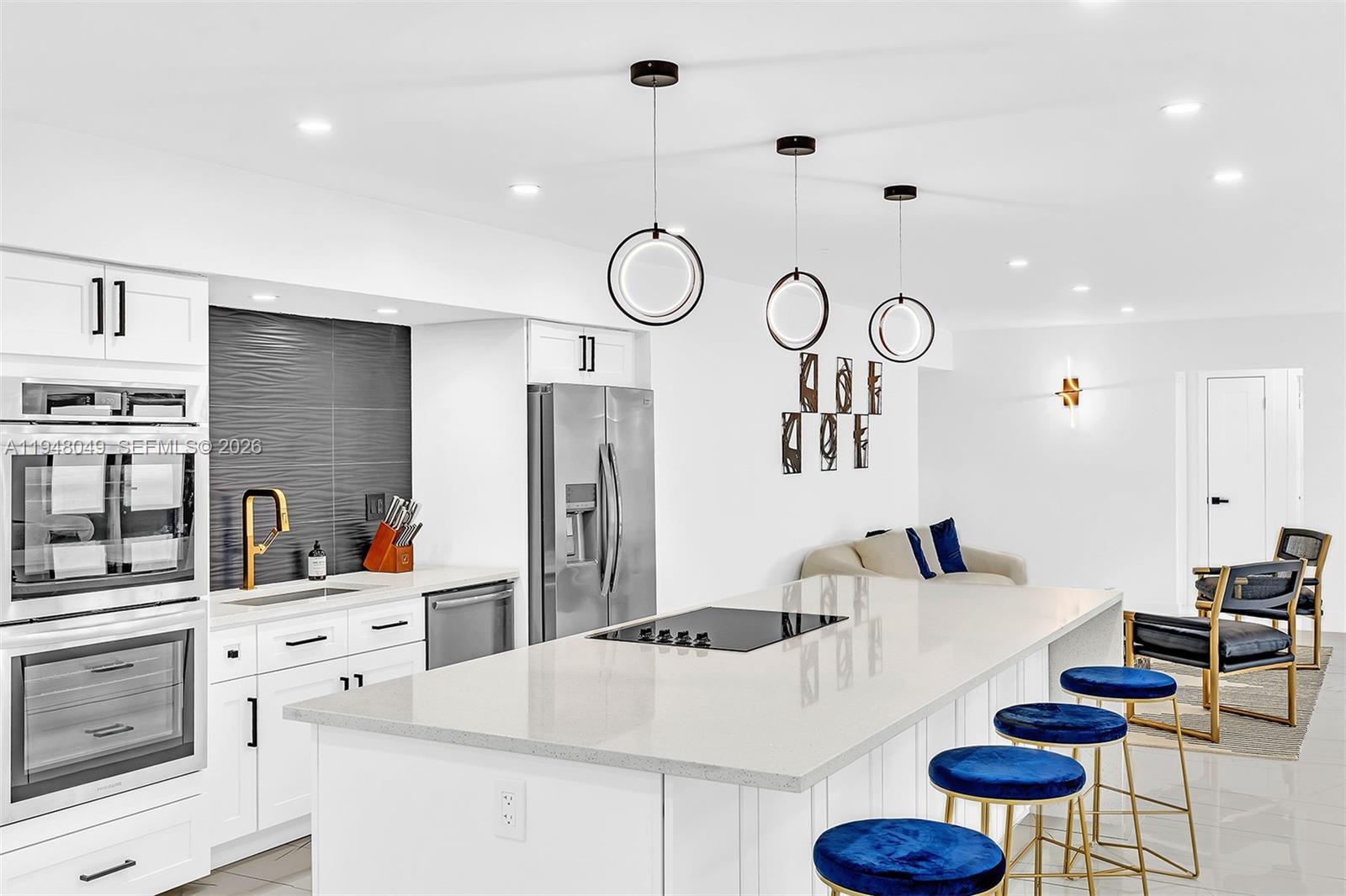 HOLLYWOOD HILLS - Residential