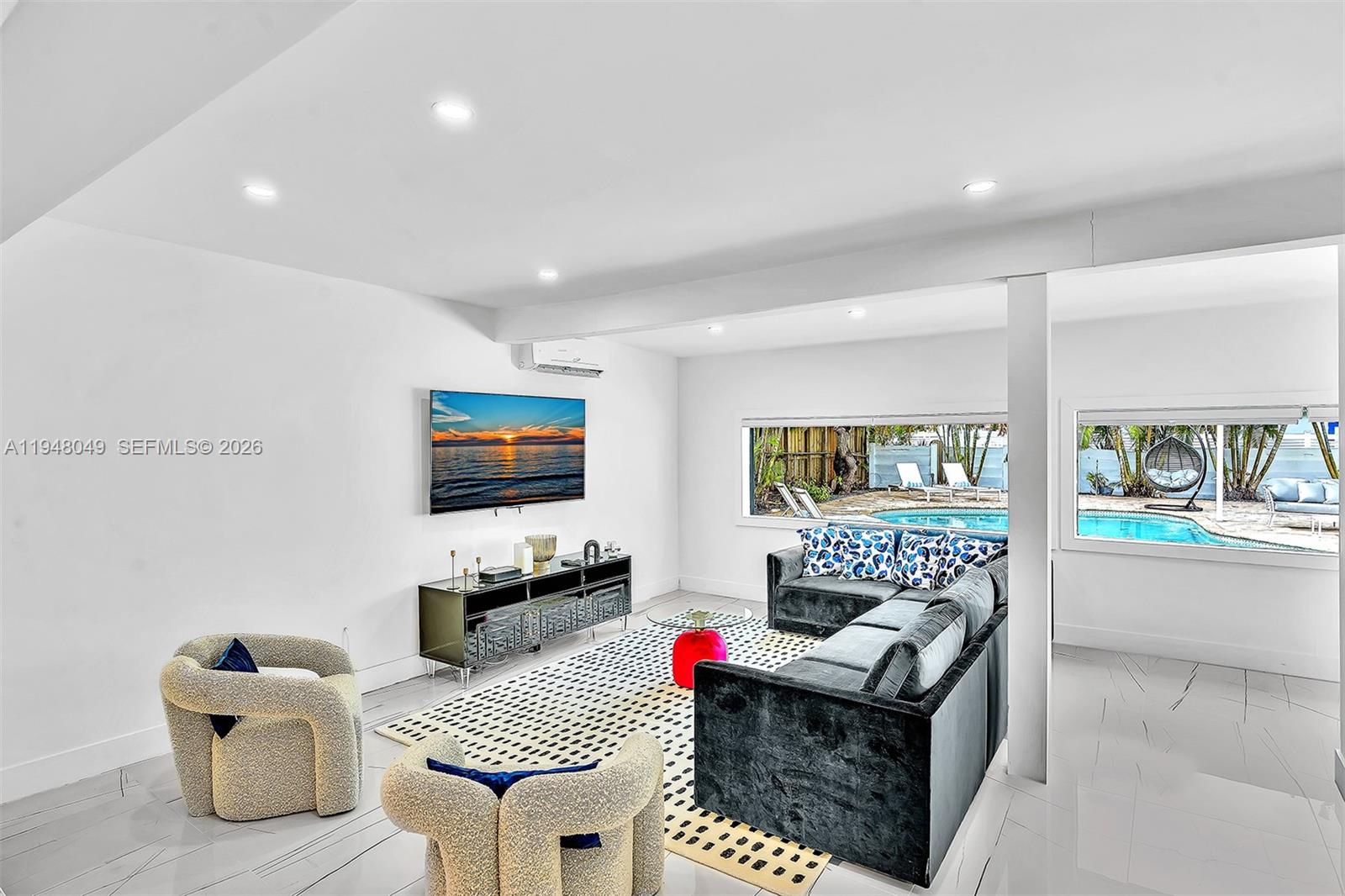 HOLLYWOOD HILLS - Residential