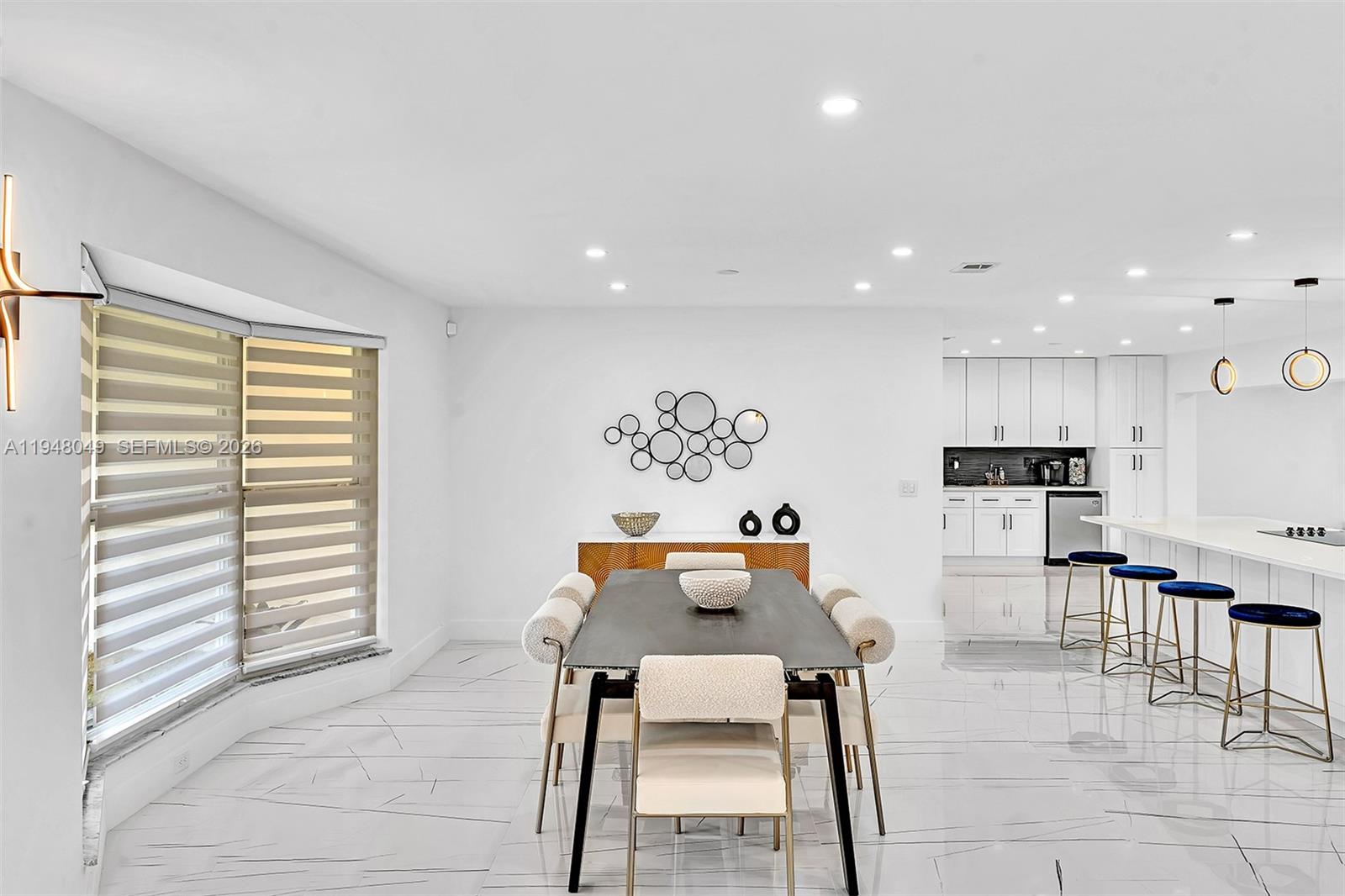 HOLLYWOOD HILLS - Residential