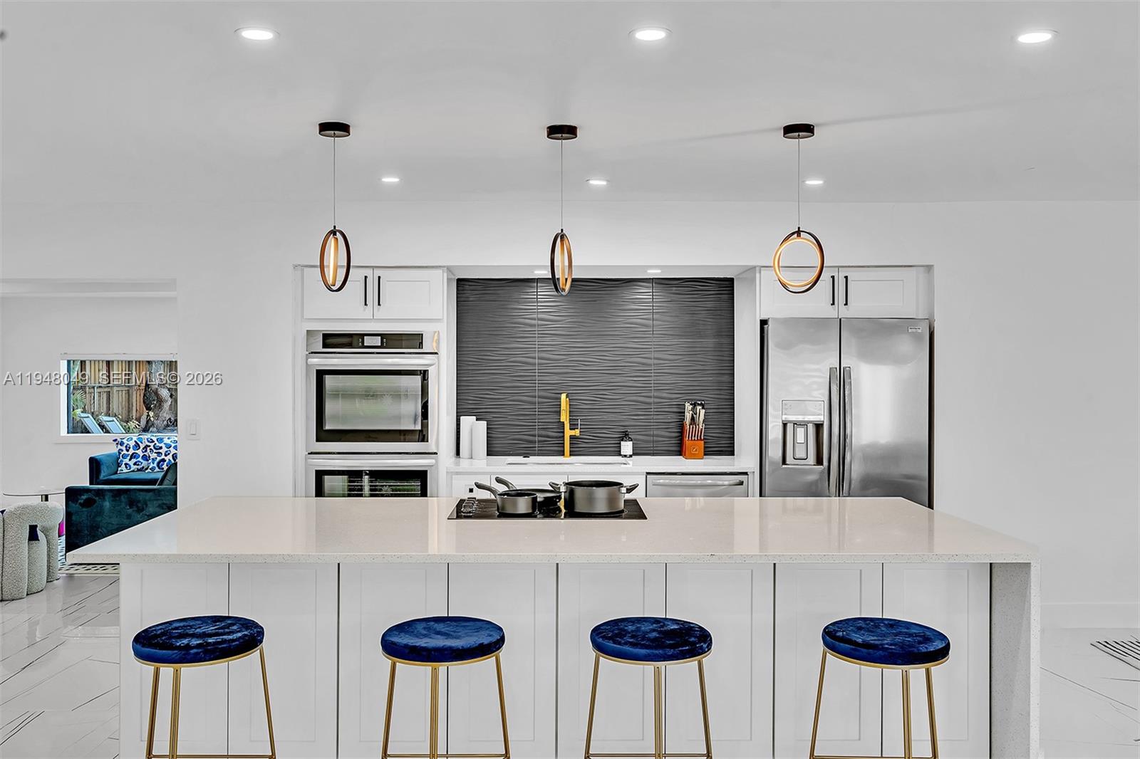 HOLLYWOOD HILLS - Residential