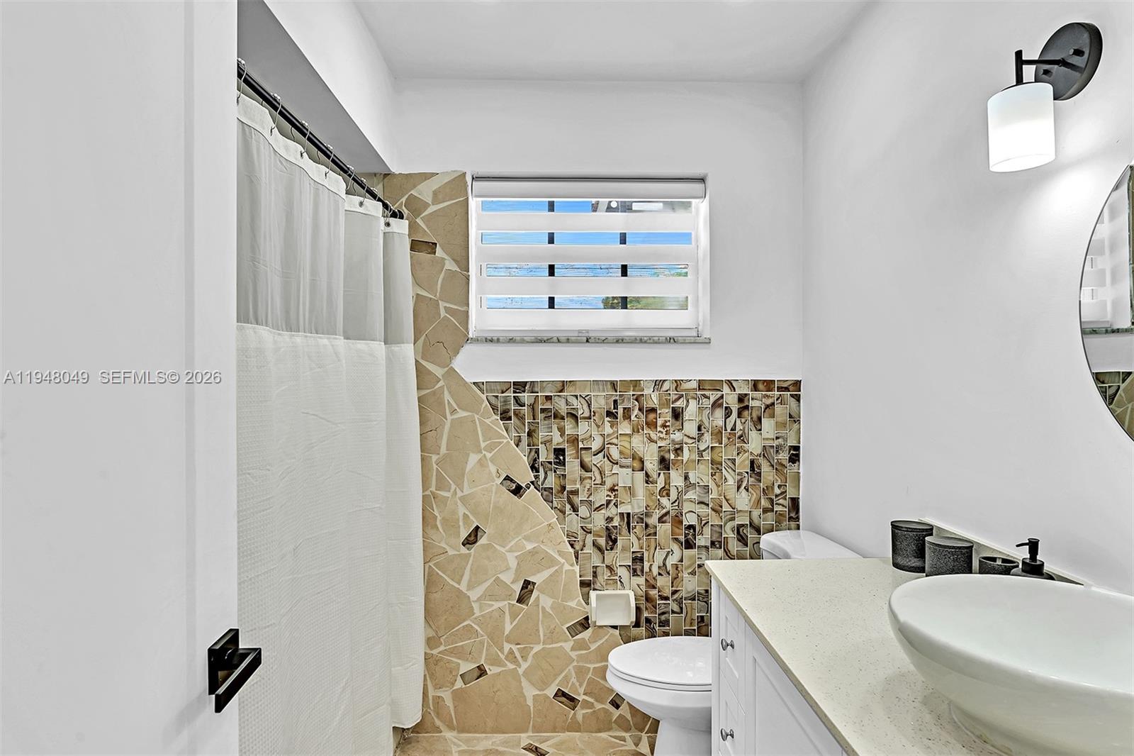 HOLLYWOOD HILLS - Residential