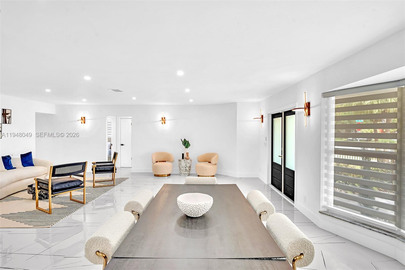 HOLLYWOOD HILLS - Residential