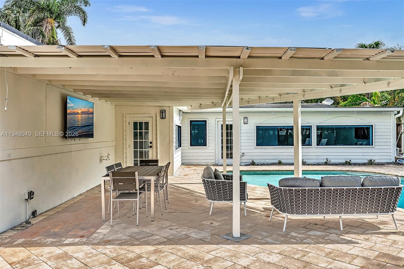 HOLLYWOOD HILLS - Residential