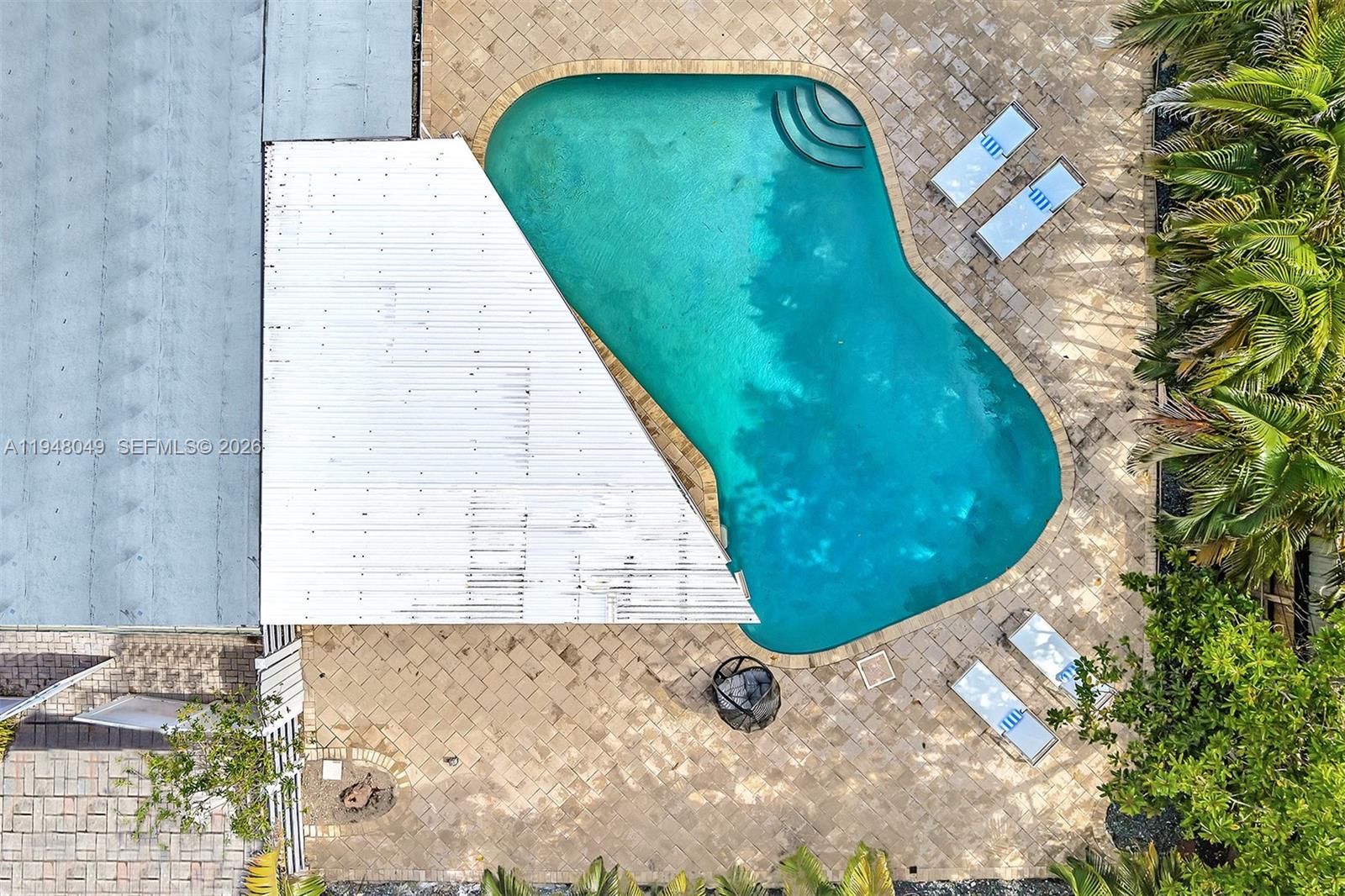 HOLLYWOOD HILLS - Residential