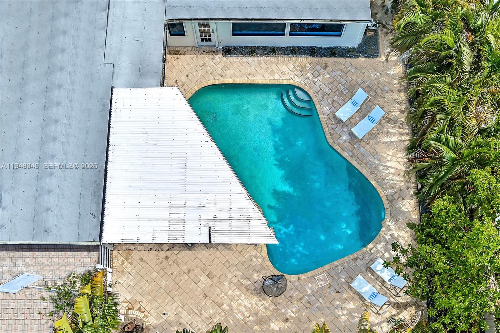 HOLLYWOOD HILLS - Residential