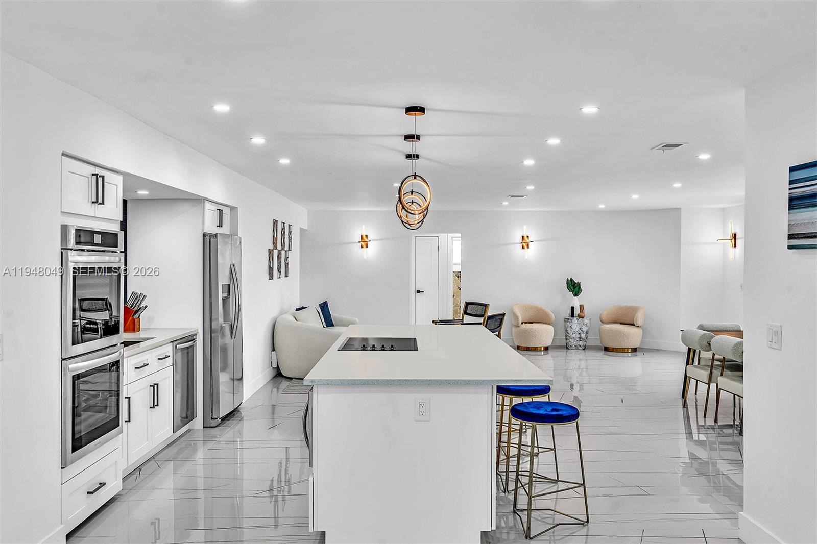 HOLLYWOOD HILLS - Residential