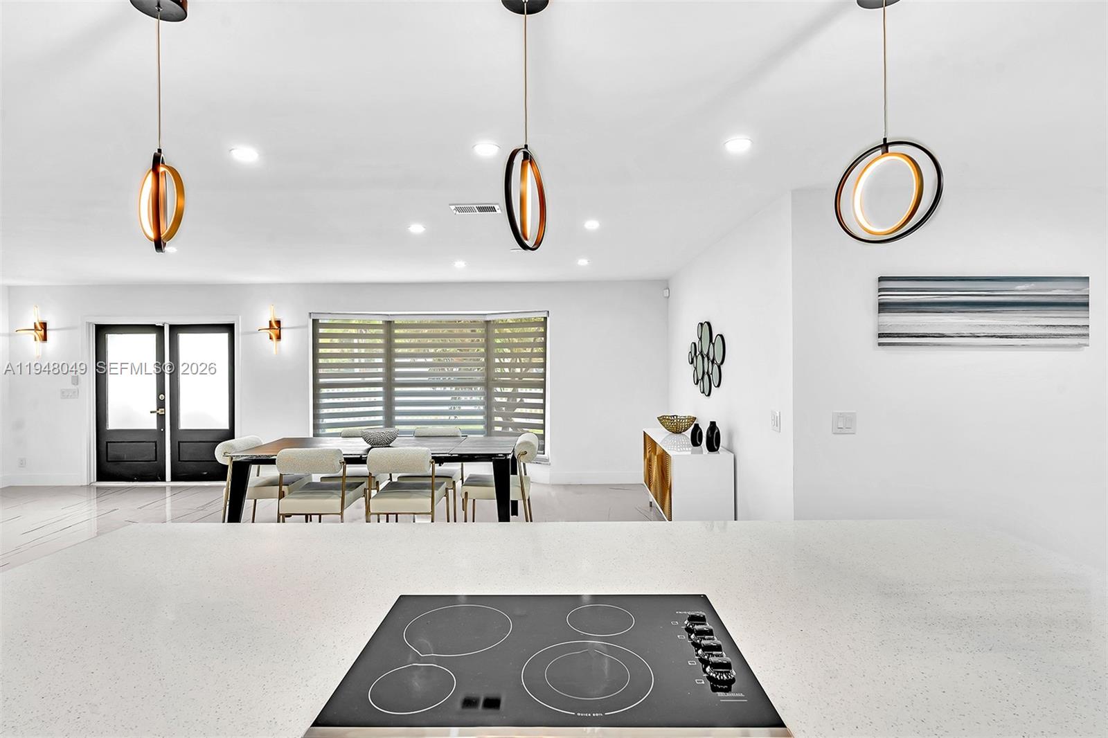 HOLLYWOOD HILLS - Residential