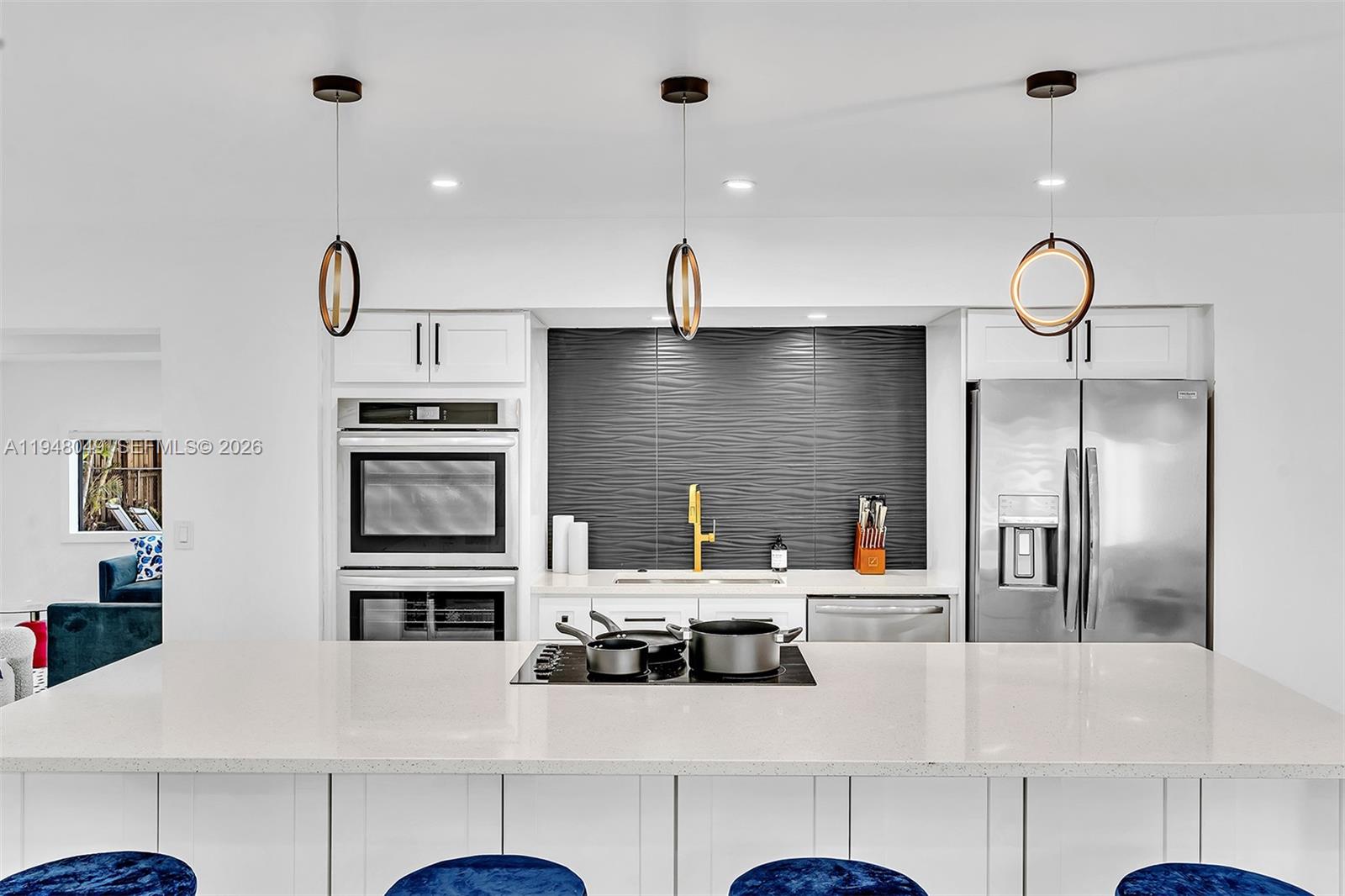 HOLLYWOOD HILLS - Residential