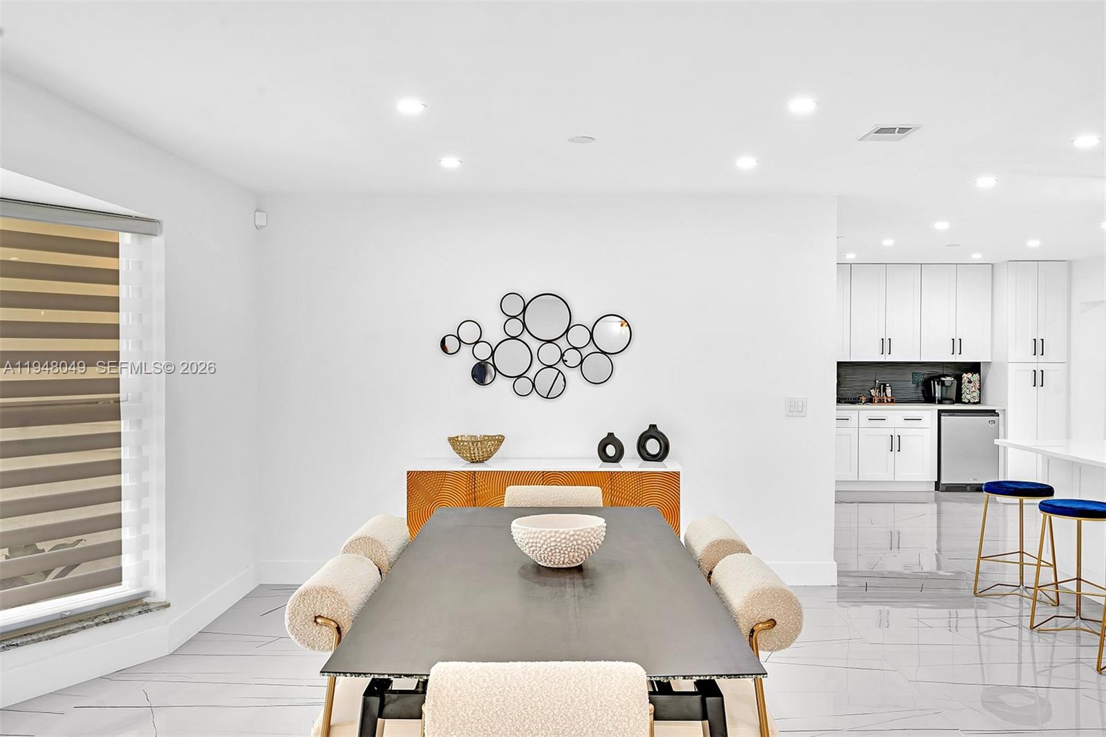 HOLLYWOOD HILLS - Residential