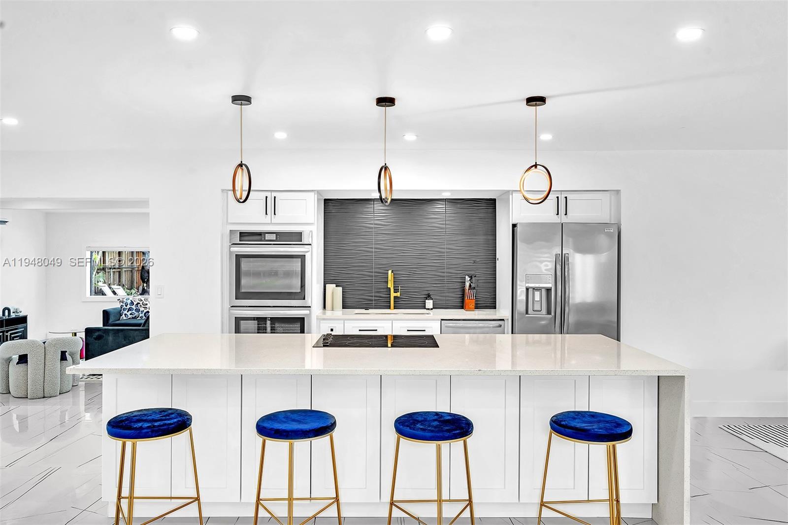 HOLLYWOOD HILLS - Residential