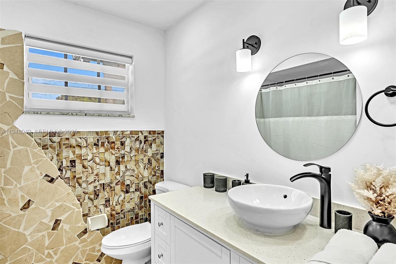 HOLLYWOOD HILLS - Residential