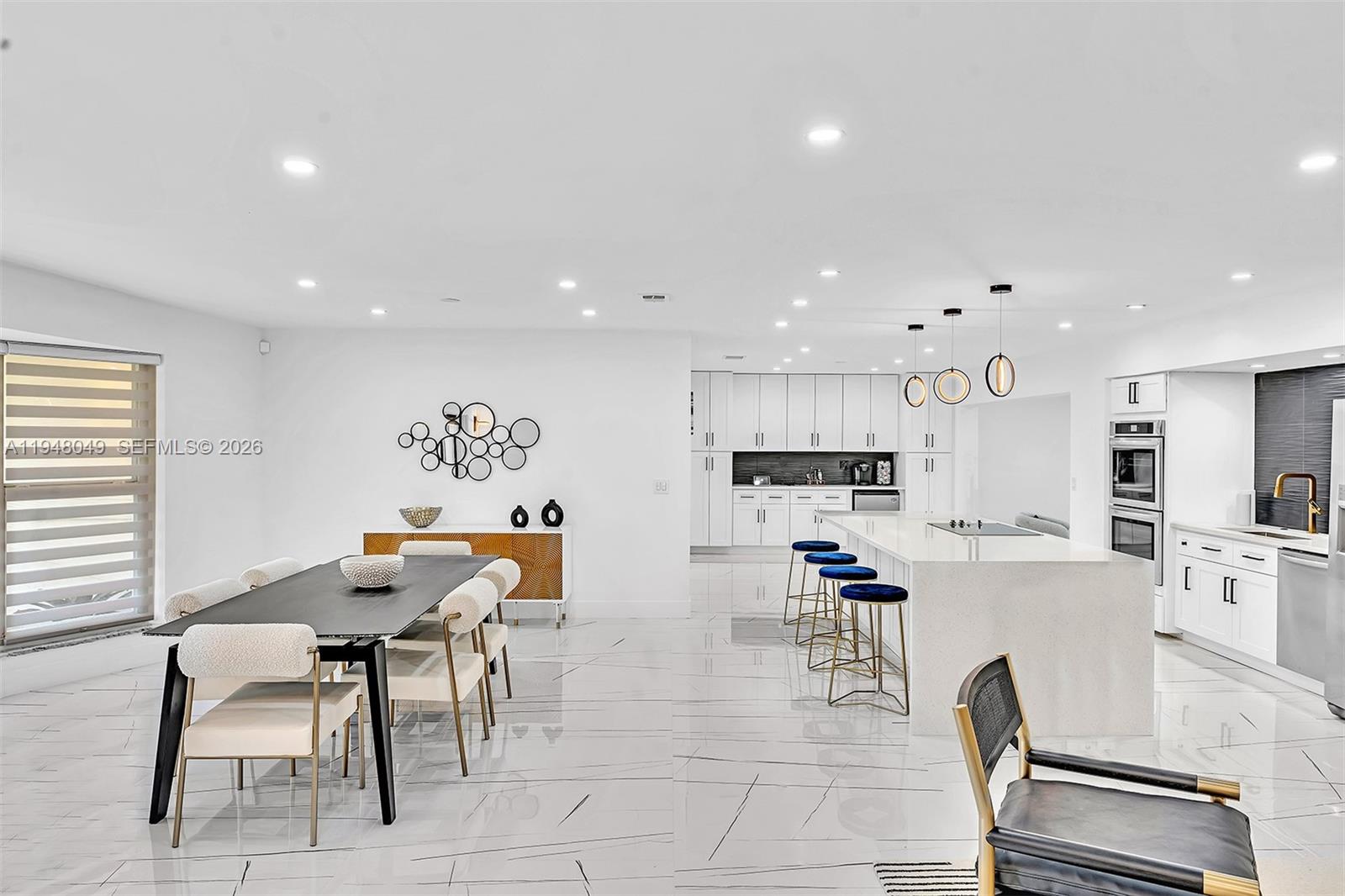 HOLLYWOOD HILLS - Residential