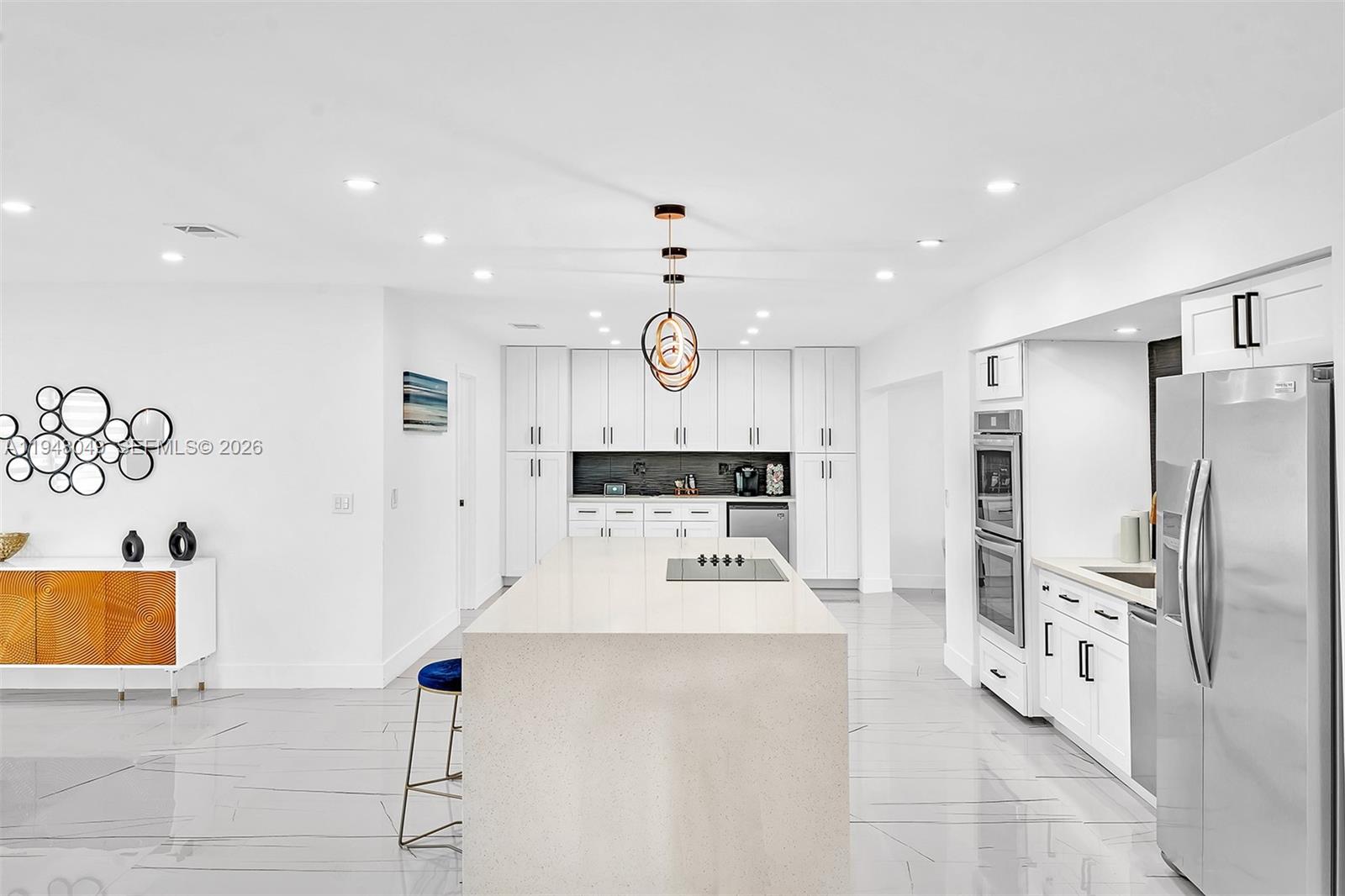 HOLLYWOOD HILLS - Residential