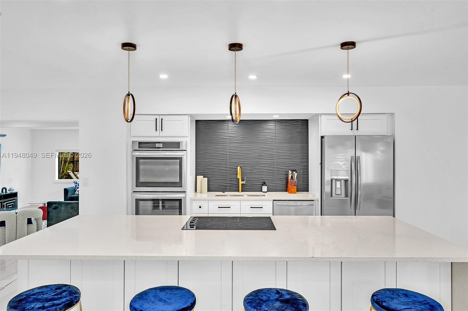 HOLLYWOOD HILLS - Residential