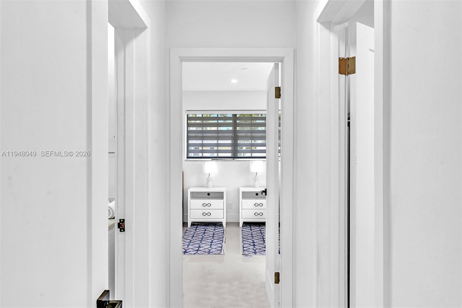 HOLLYWOOD HILLS - Residential