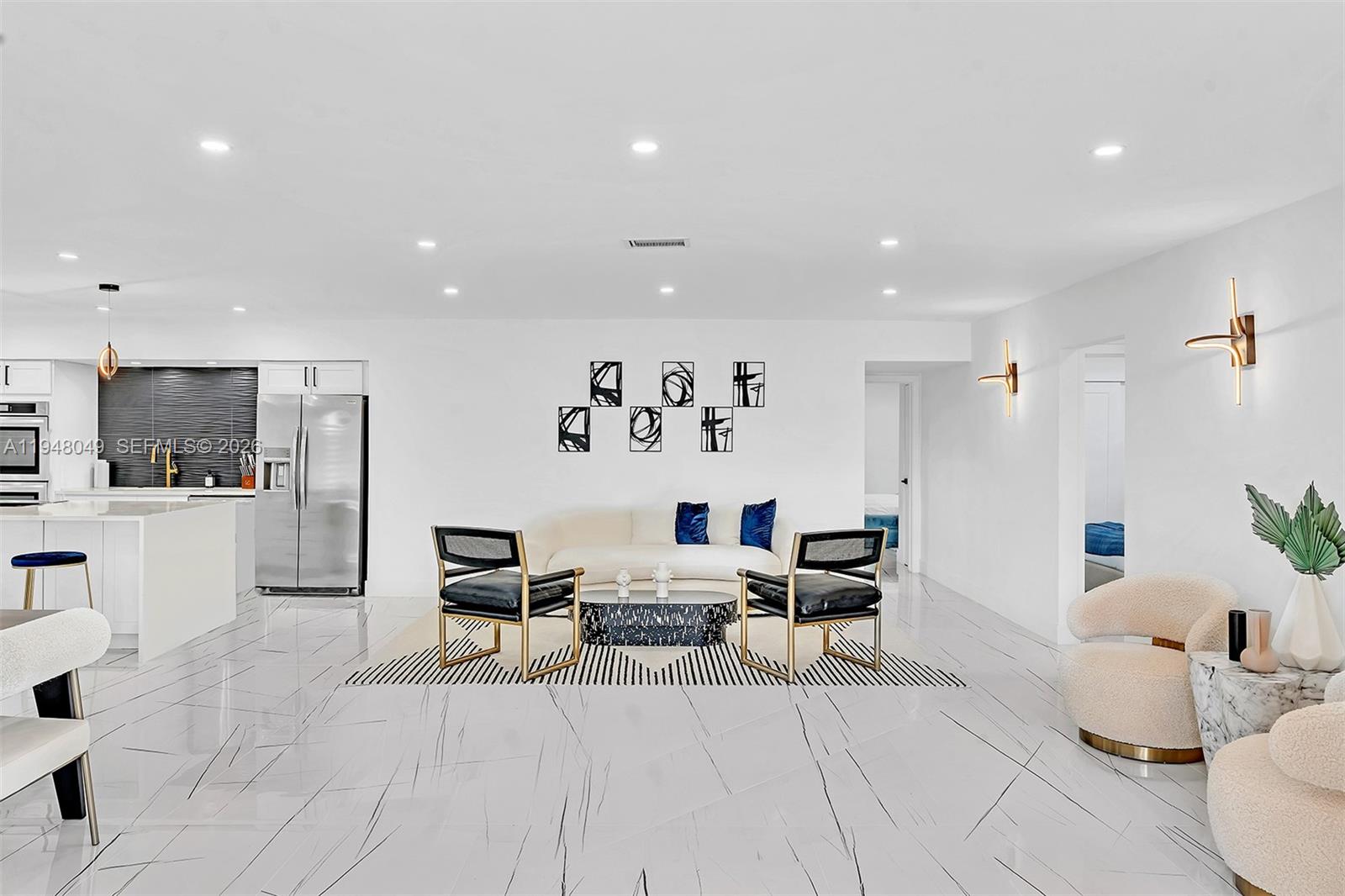 HOLLYWOOD HILLS - Residential