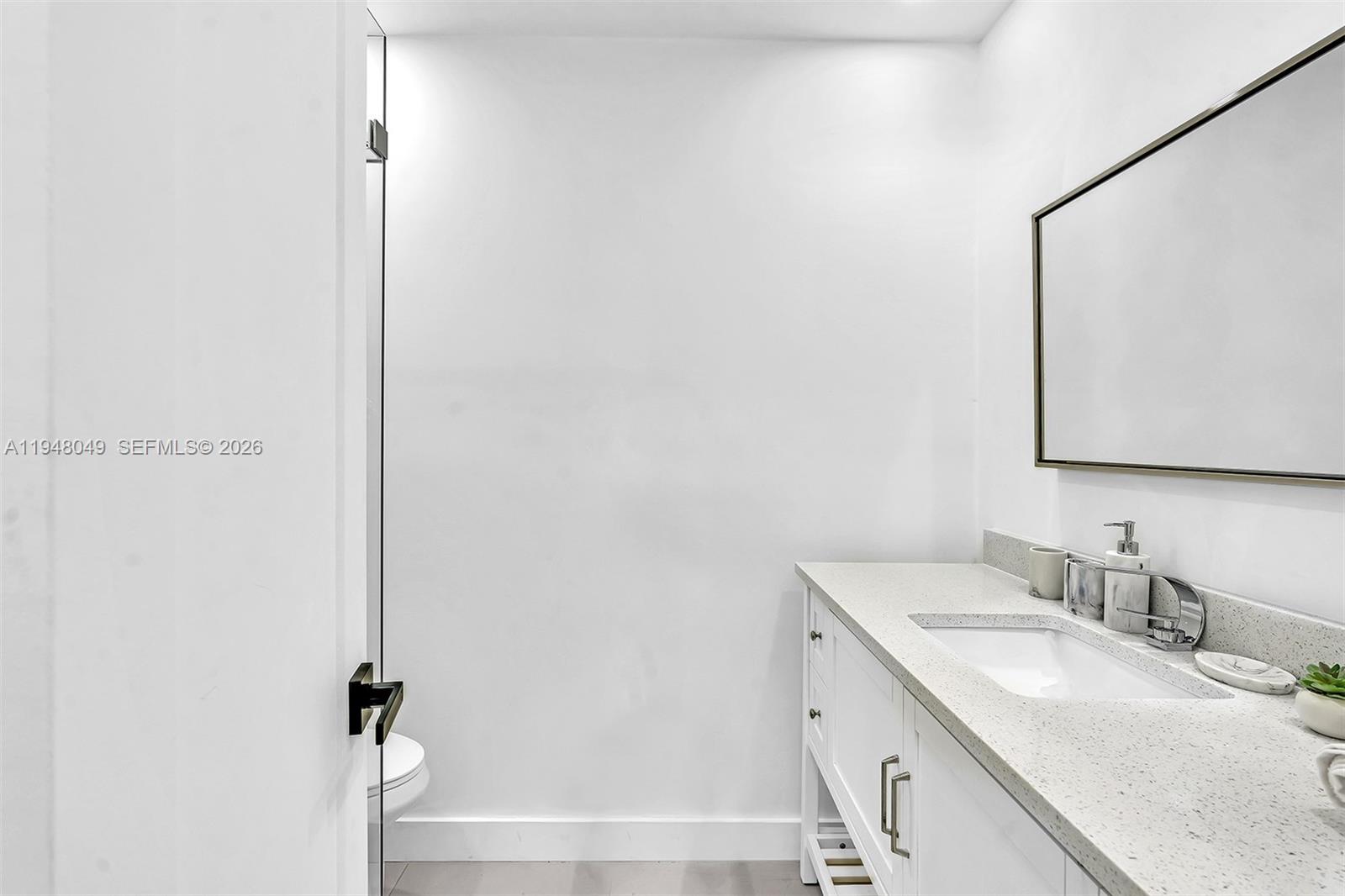 HOLLYWOOD HILLS - Residential