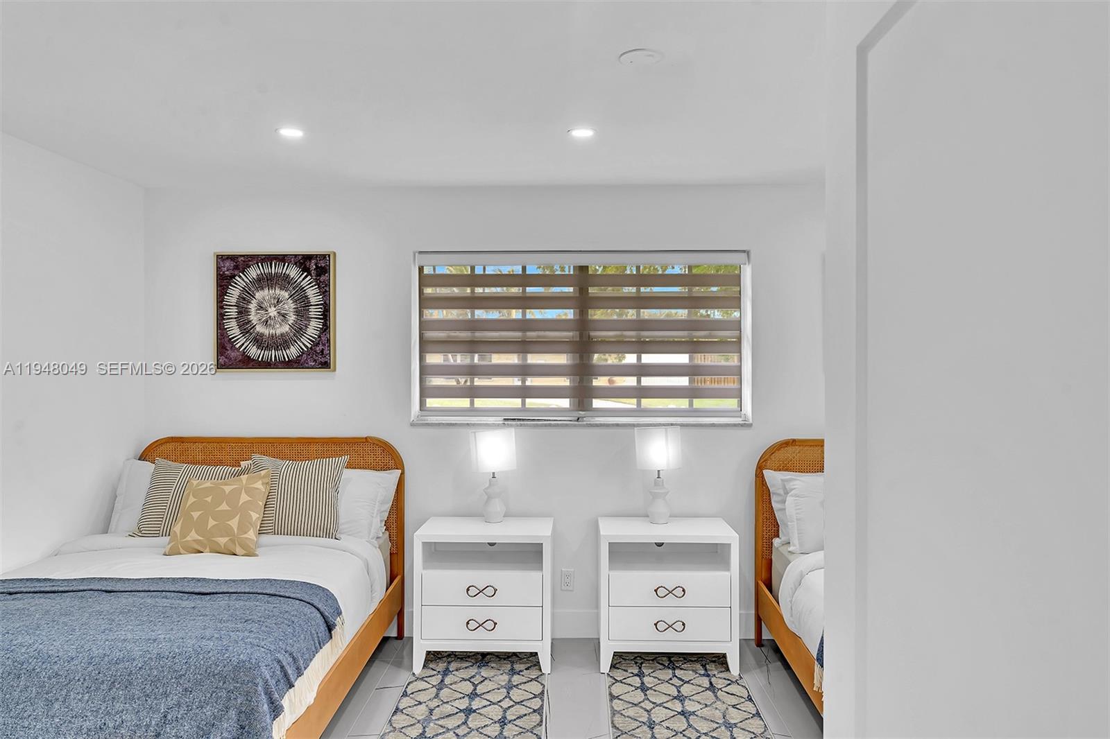 HOLLYWOOD HILLS - Residential