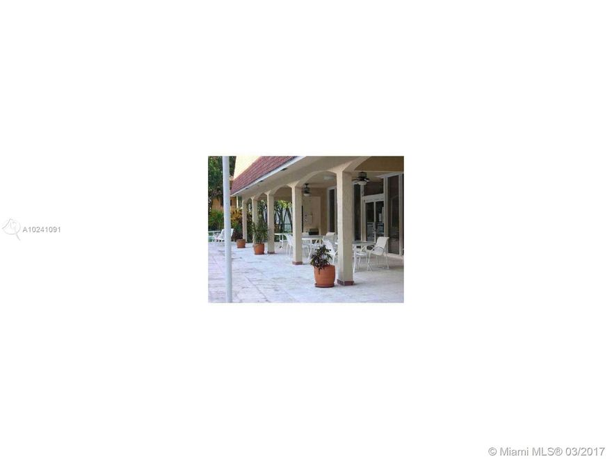 Spacious 1 bedroom / 1 bath in gated community with many amenities. Minutes away from Dania Beach and Ft.Lauderdale Airport.