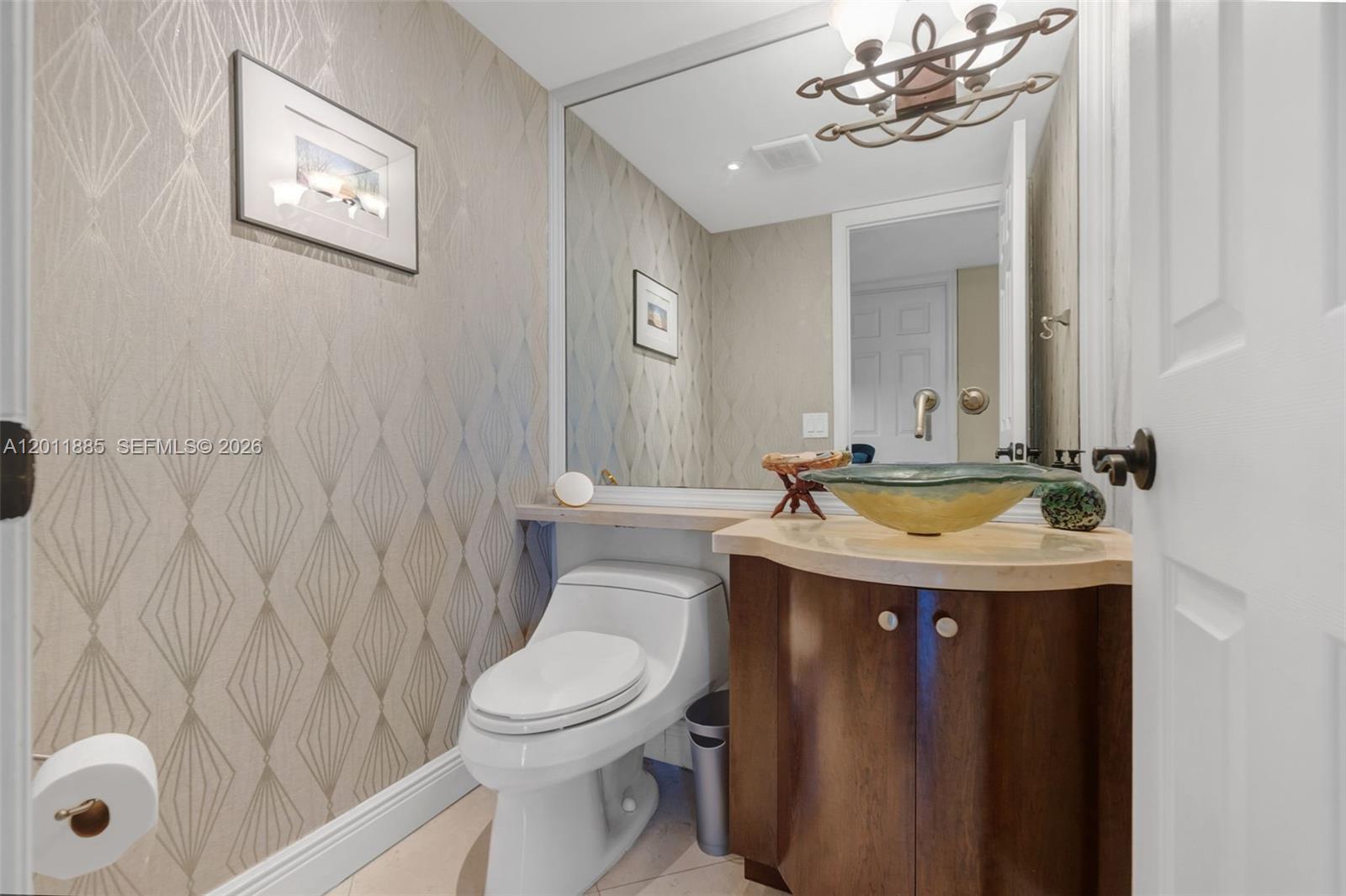 VOYAGER CONDO - Residential