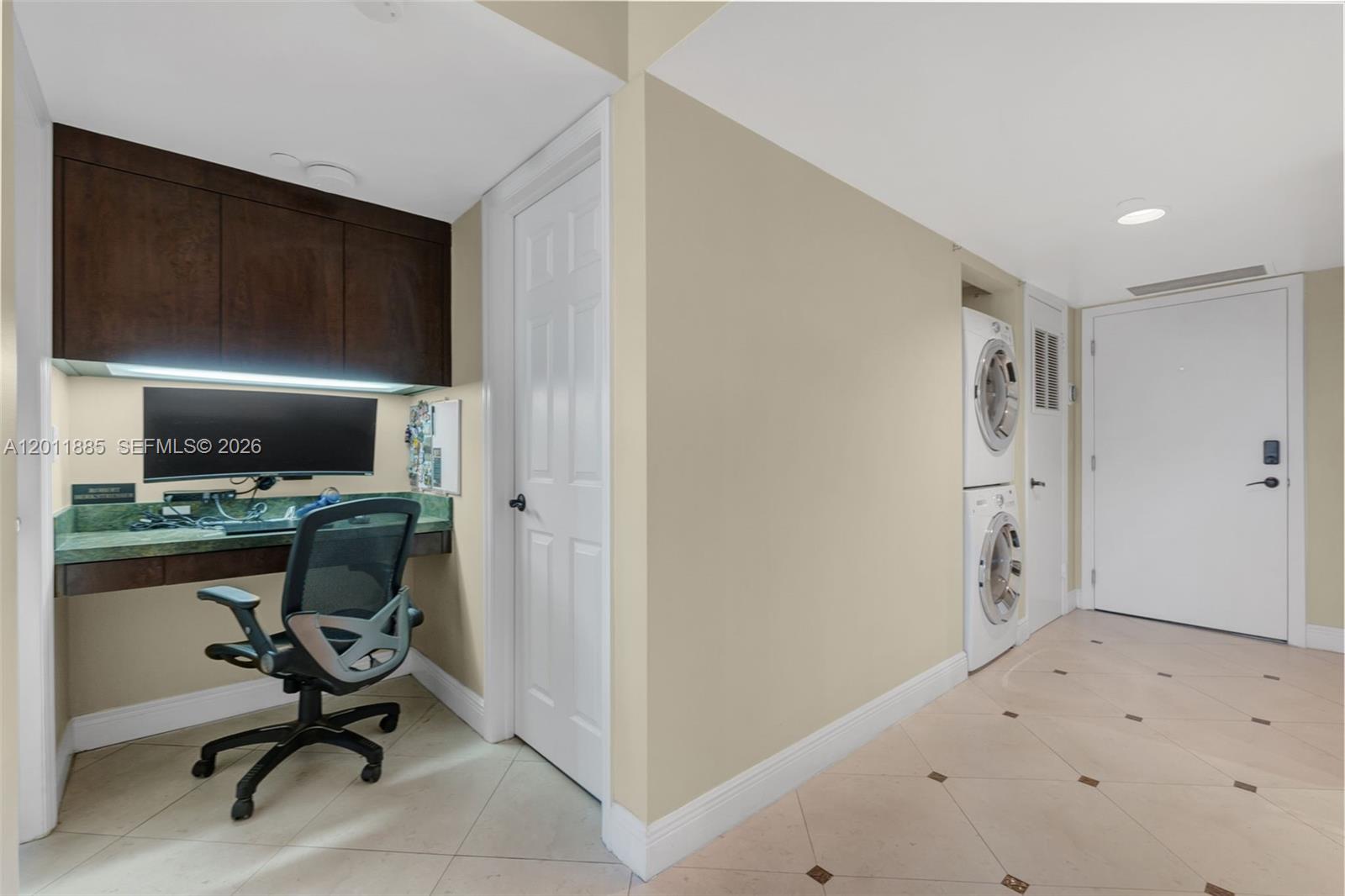 VOYAGER CONDO - Residential