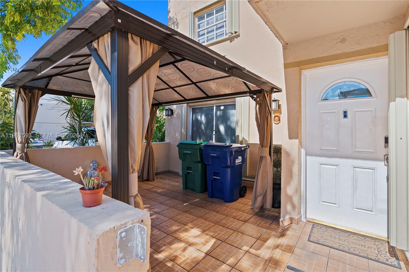 LES CHATEAUX AT INTL GARD - Residential