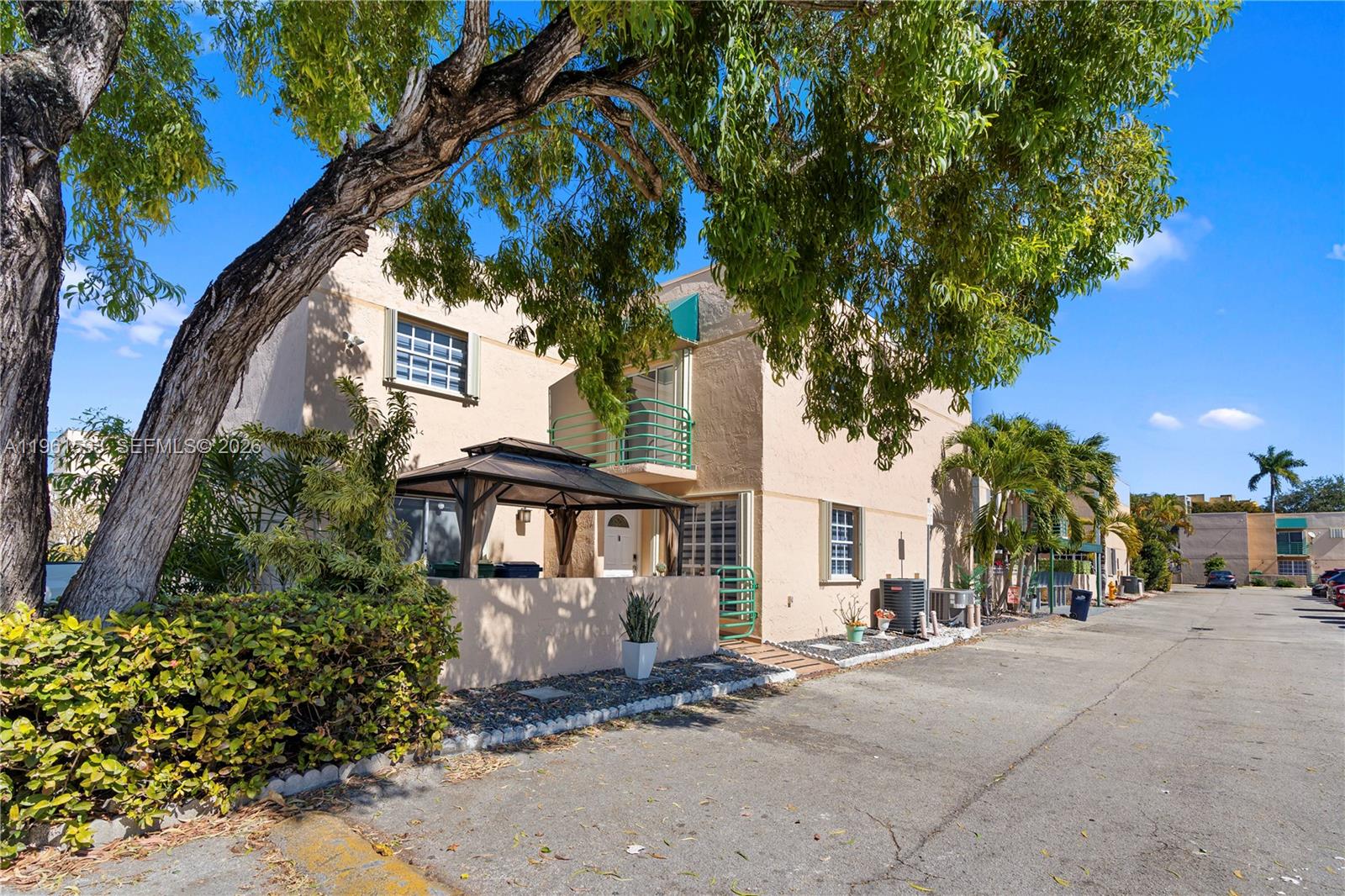 LES CHATEAUX AT INTL GARD - Residential