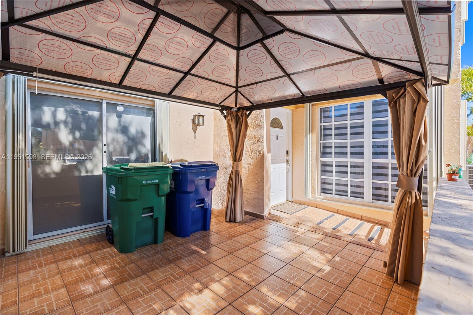 LES CHATEAUX AT INTL GARD - Residential