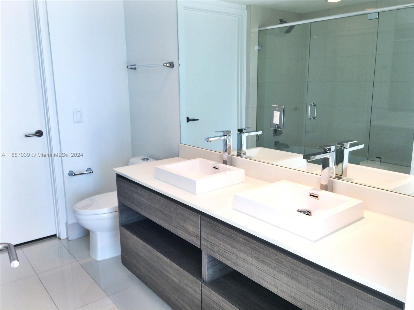 1100 MILLECENTO RESIDENCE - Residential Lease