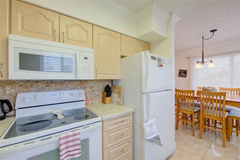 Photo of 920 SW 10th Ter #12R, Hallandale Beach, FL 33009 (MLS # A12040830)