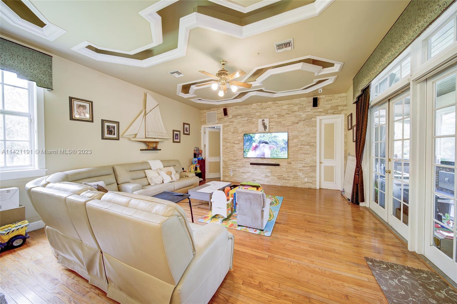 198 TERRACE PLAT - Residential