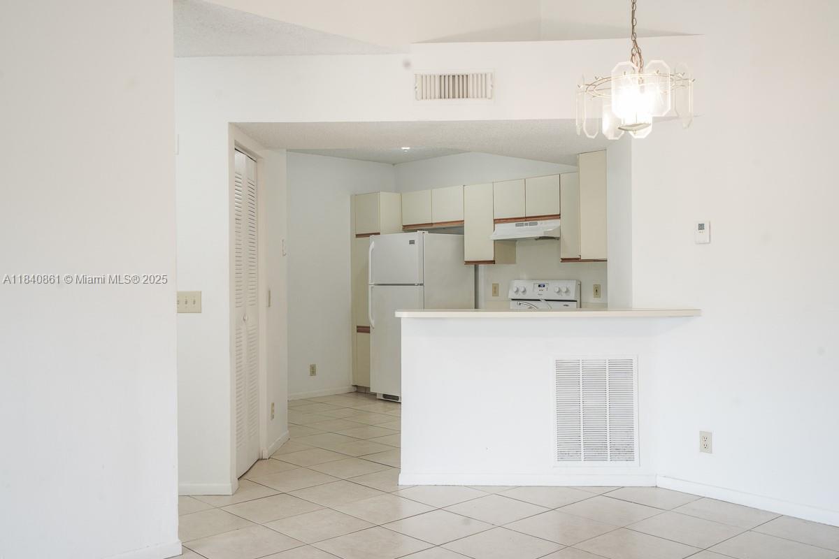 9033 Wiles Rd 304