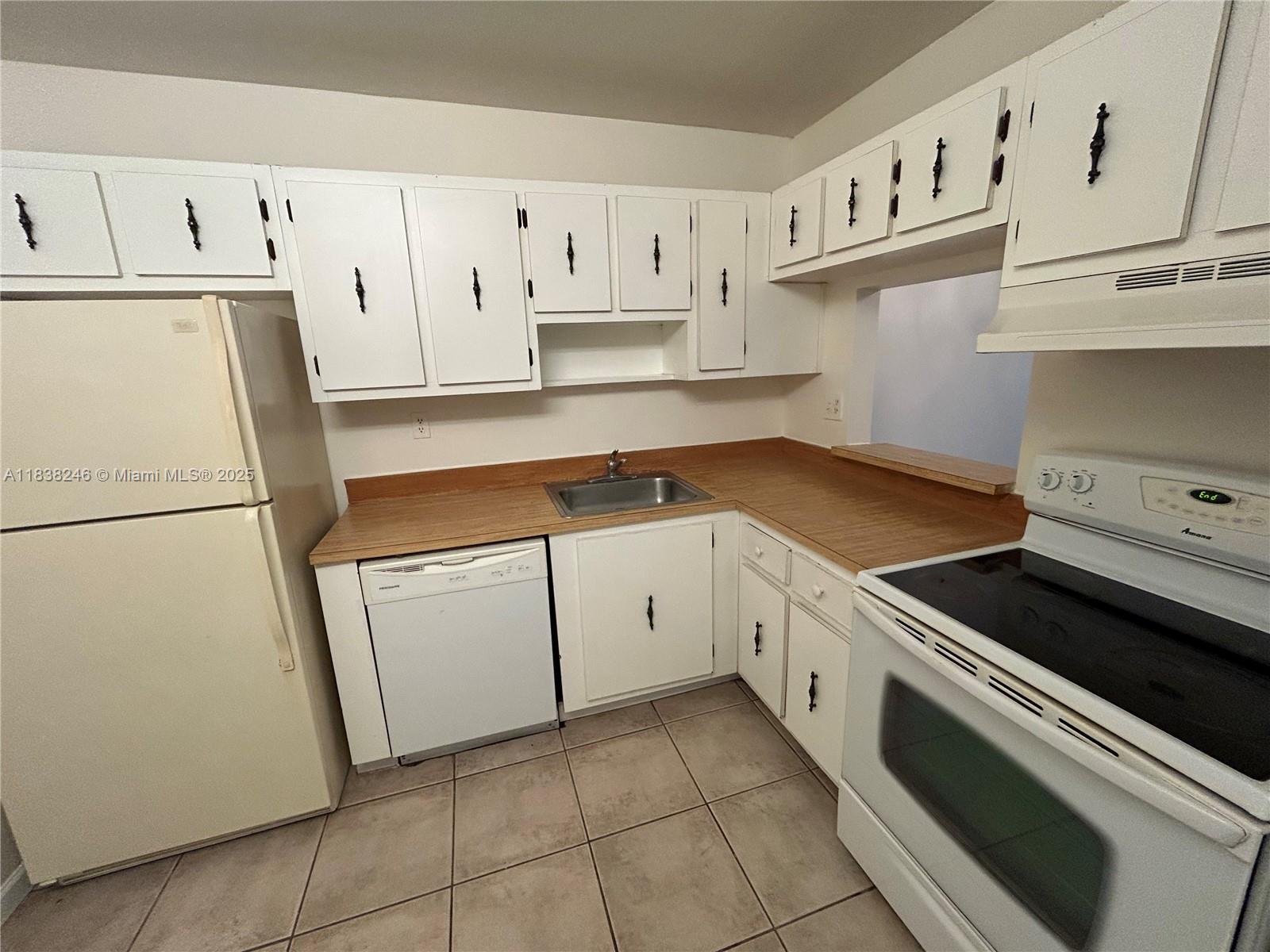 SPACIOUS 1 BEDROOM / 1.5 BATH UNIT ON 2ND FLOOR IN HERITAGE CIRCLE. FEATURES WALK-IN CLOSET, TILE FLOORS, NICE BALCONY WITH GREAT VIEW. BUILDING HAS ELEVATOR. GATED COMMUNITY WITH POOL AND EXERCISE ROOM. WATER/SEWER/TRASH INCLUDED IN RENT. ONE SMALL PET ALLOWED, MAX 20LBS - $250 NON-REFUNDABLE PET FEE APPLIES. REQUIRES FIRST MONTH RENT, LAST MONTH, AND 1 MONTH SECURITY DEPOSIT TO MOVE IN.