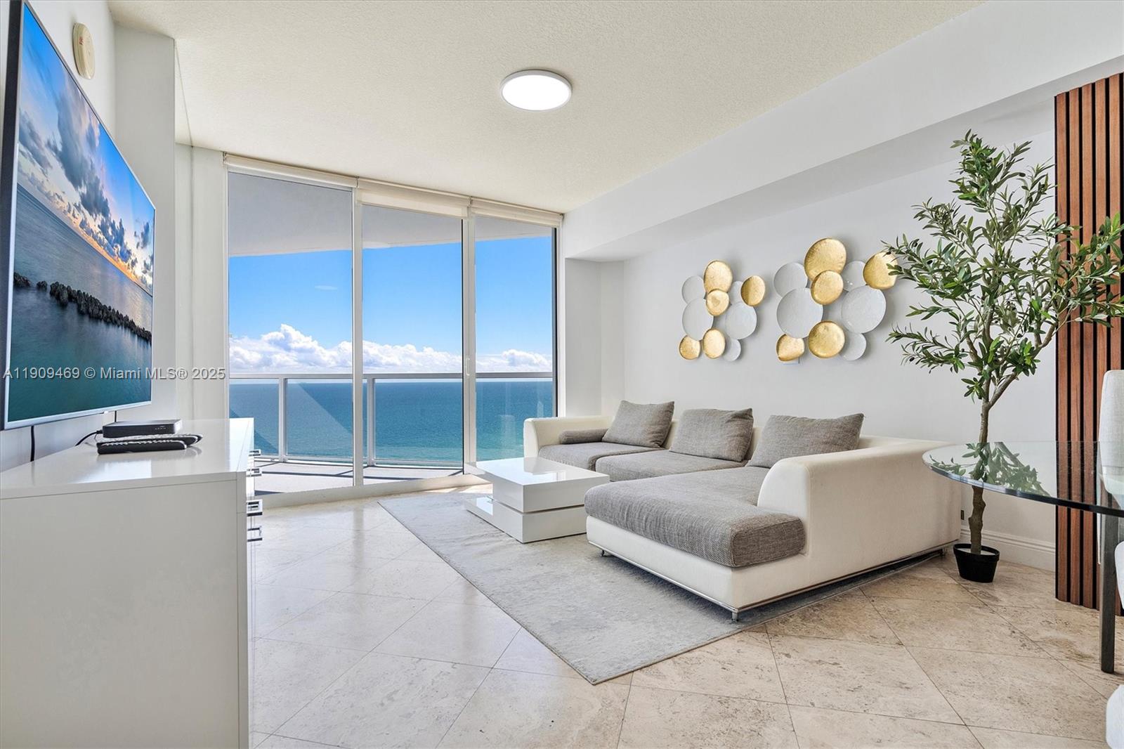 LA PERLA CONDO - Residential Lease