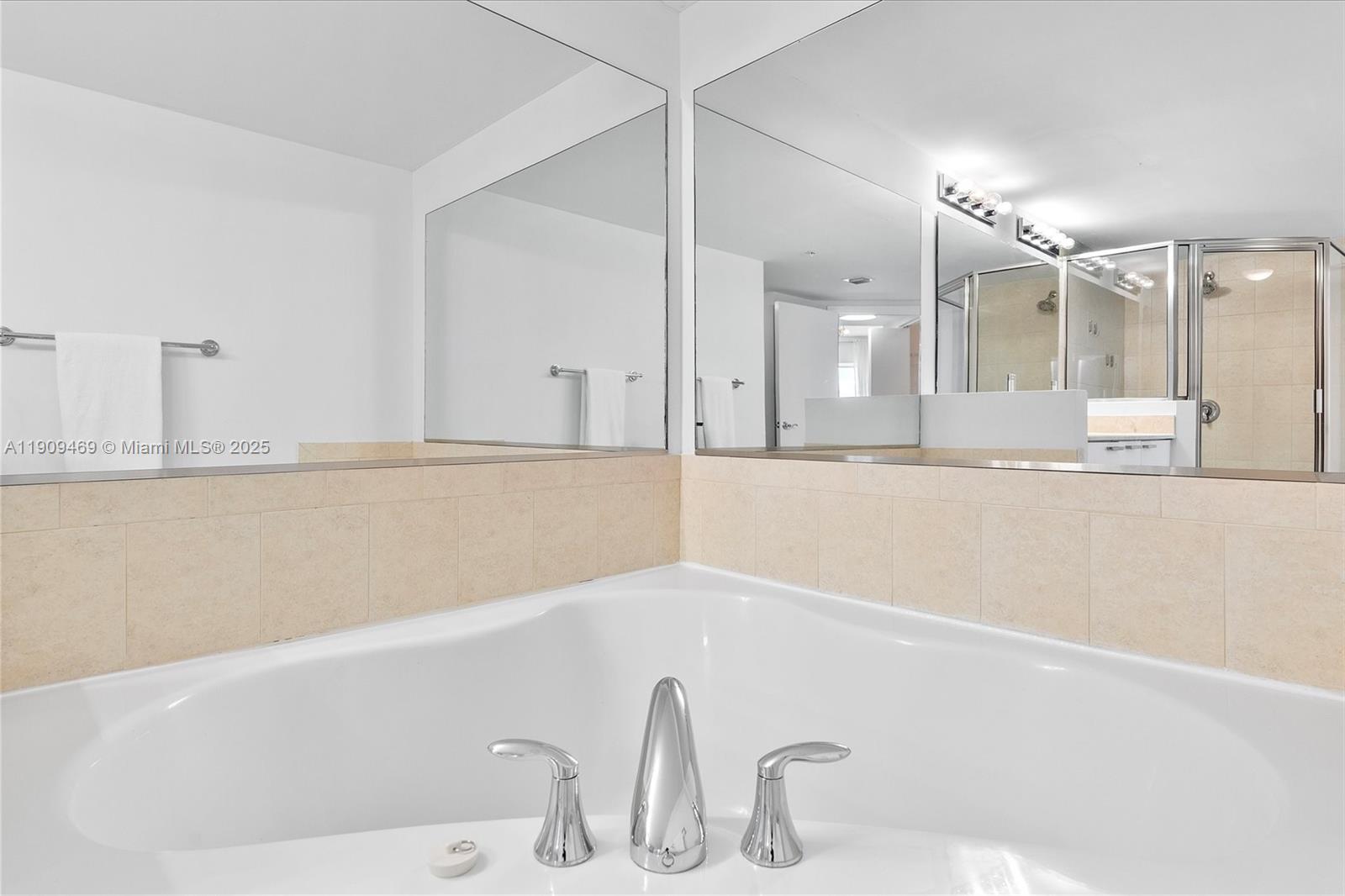 LA PERLA CONDO - Residential Lease