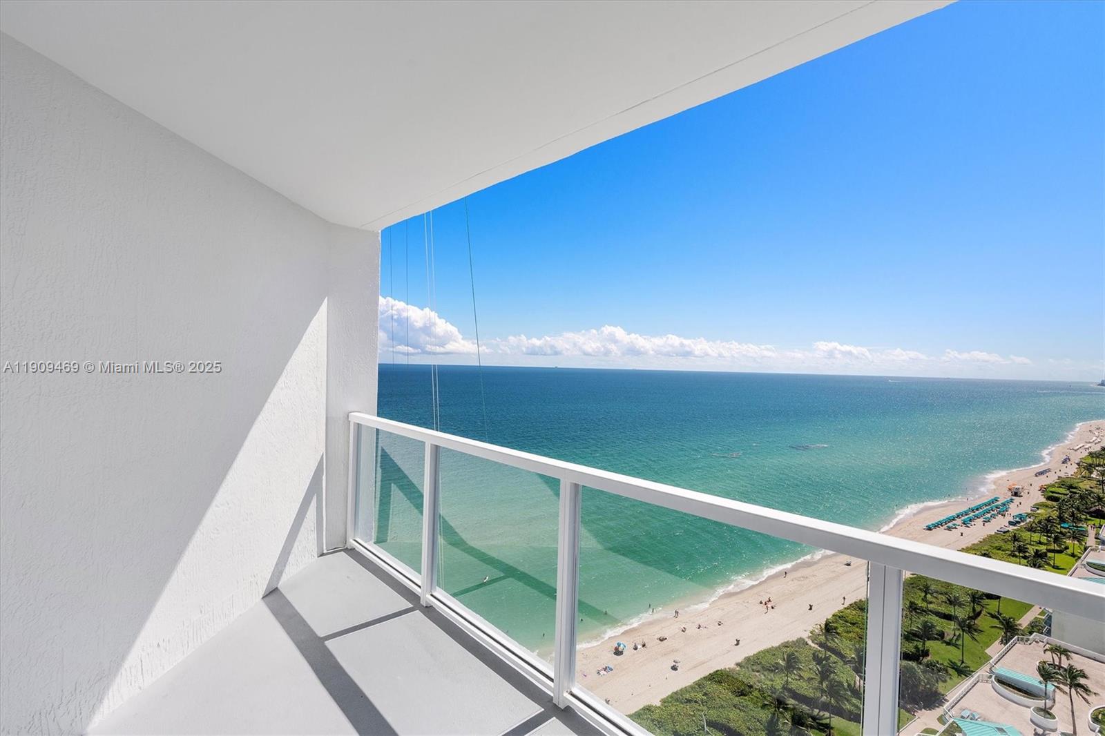 LA PERLA CONDO - Residential Lease