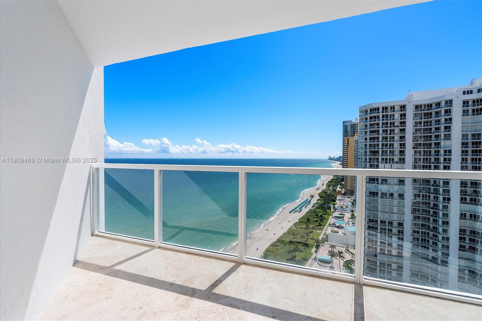 LA PERLA CONDO - Residential Lease
